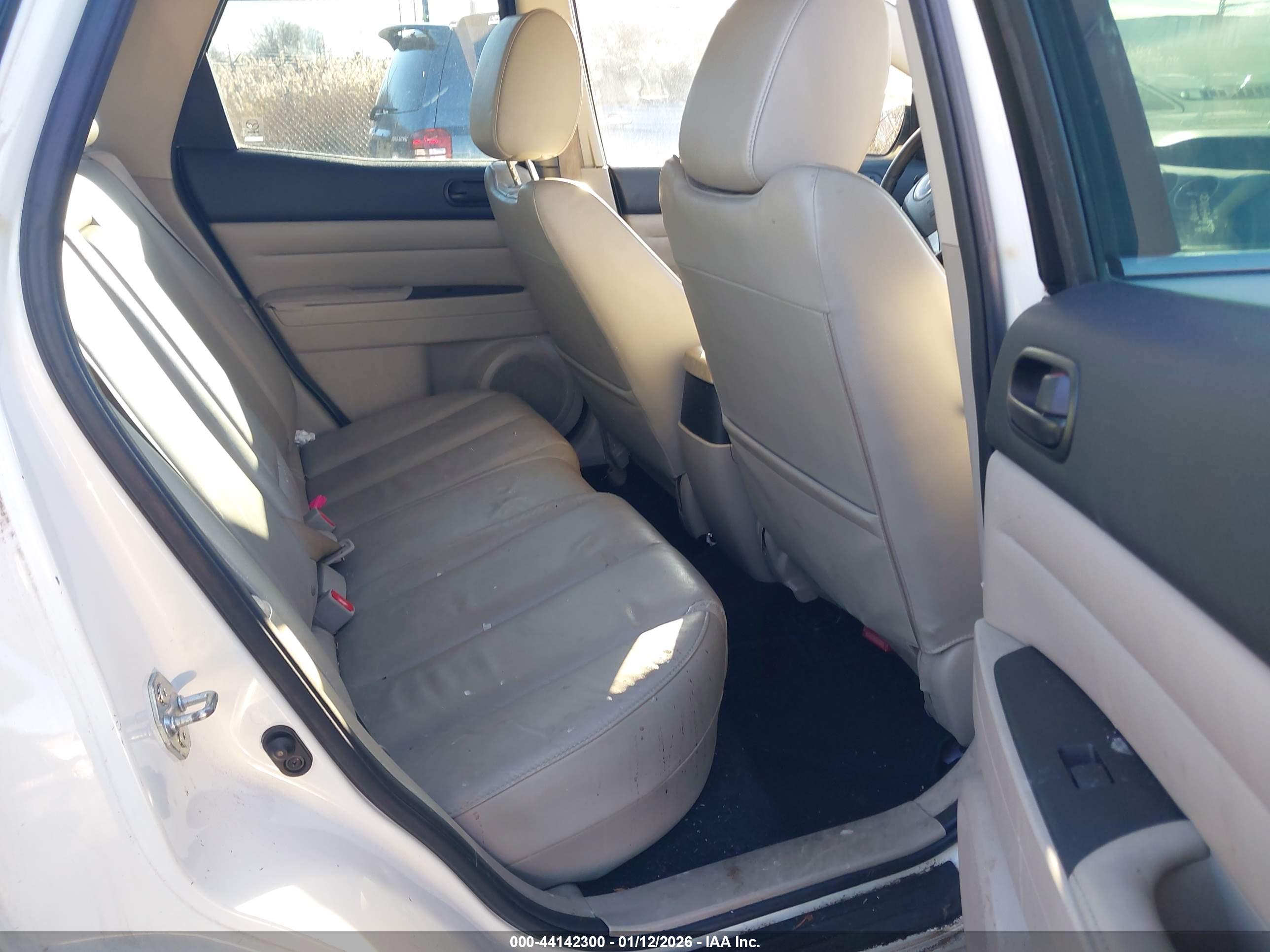 MAZDA CX-7 image 8