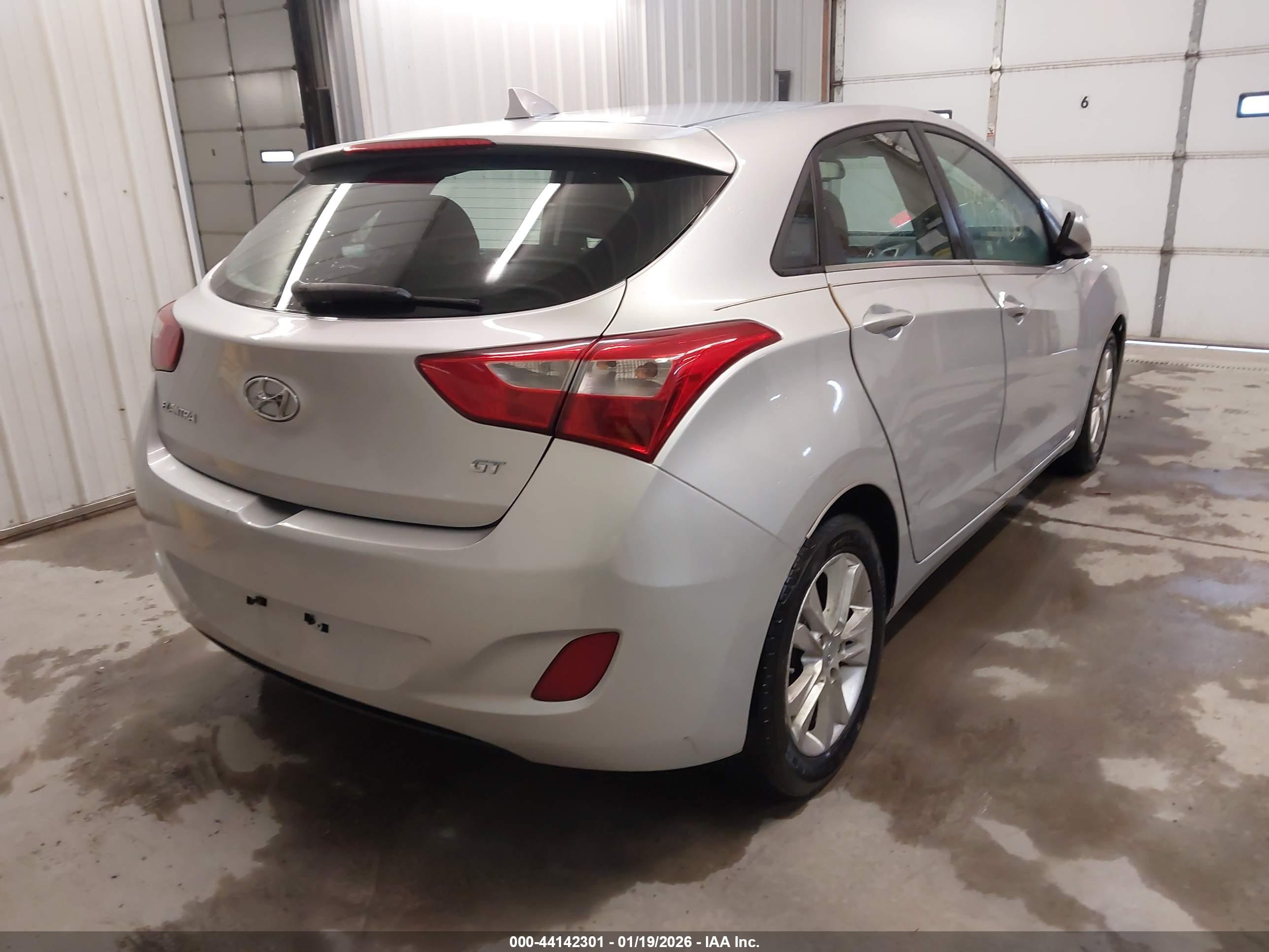 HYUNDAI ELANTRA image 4