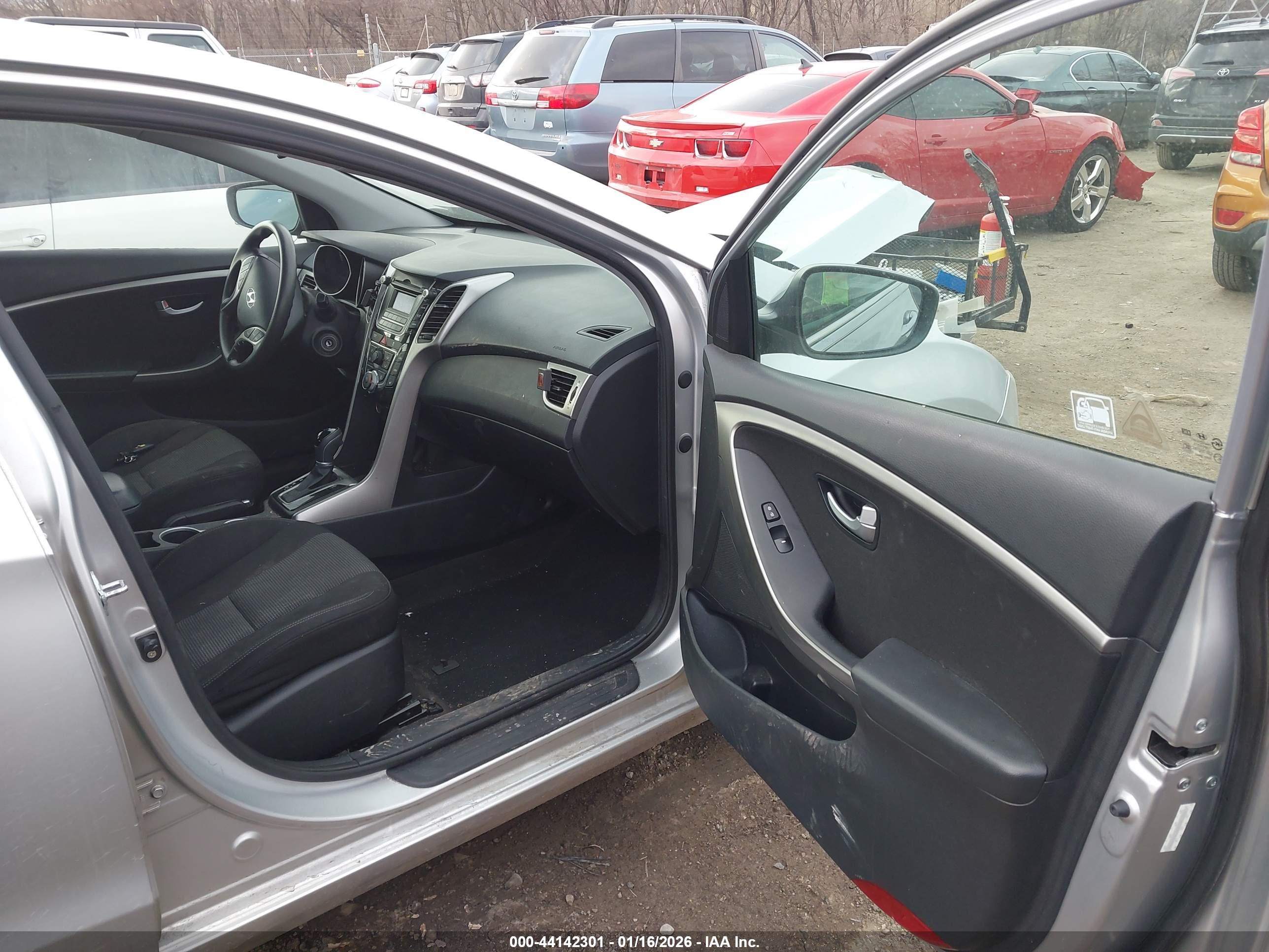 HYUNDAI ELANTRA image 5