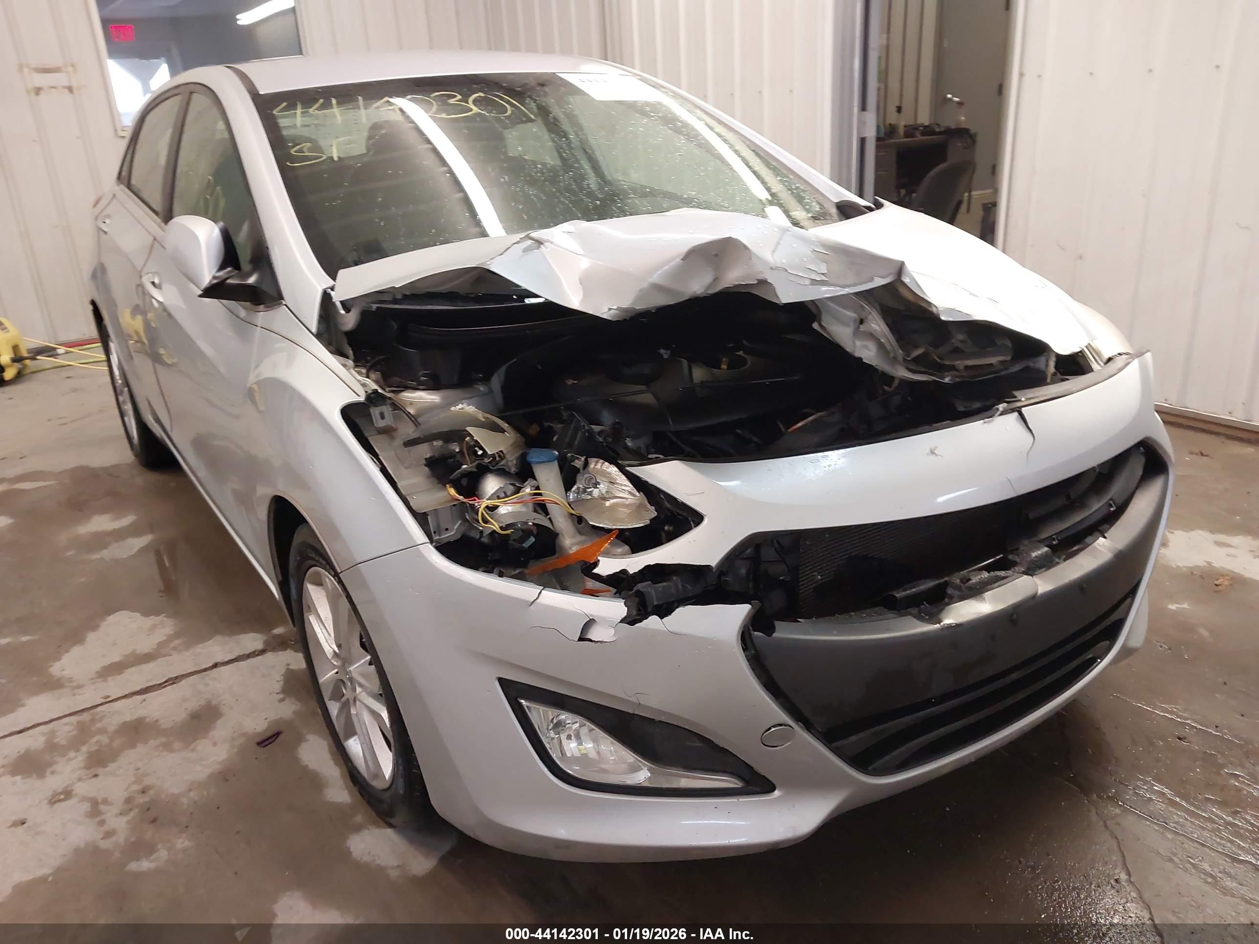 HYUNDAI ELANTRA image 6