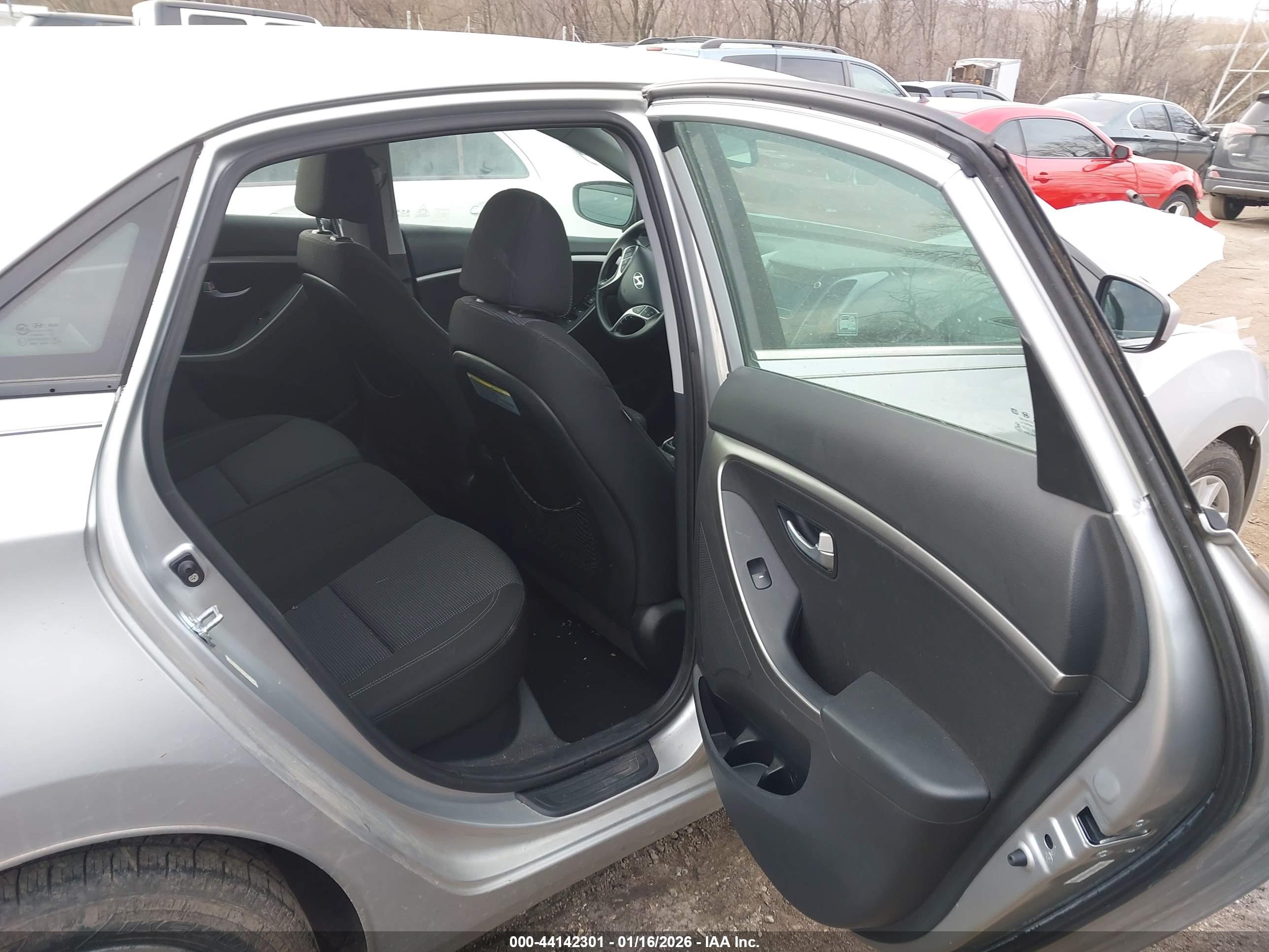 HYUNDAI ELANTRA image 8