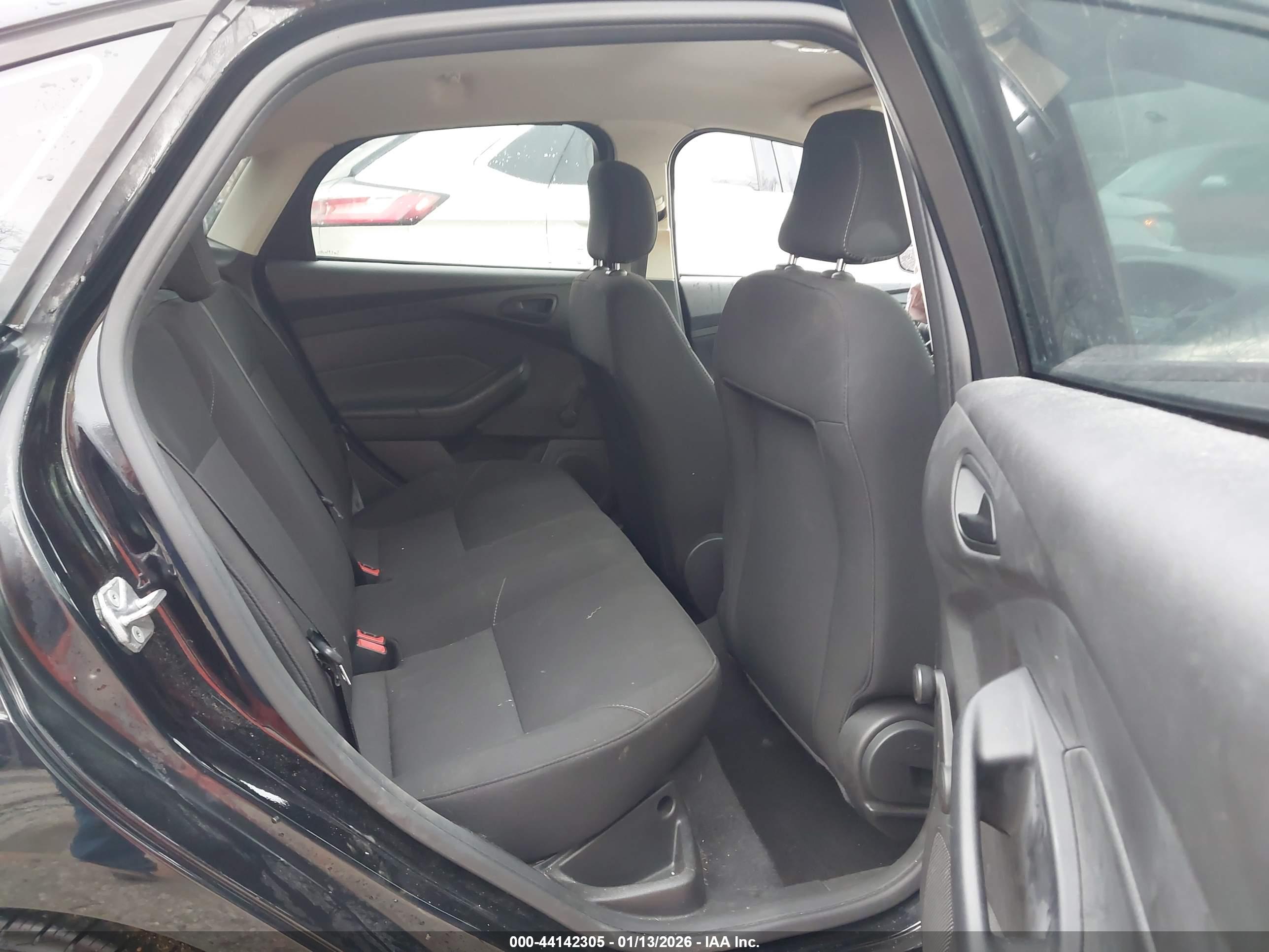 FORD FOCUS image 8