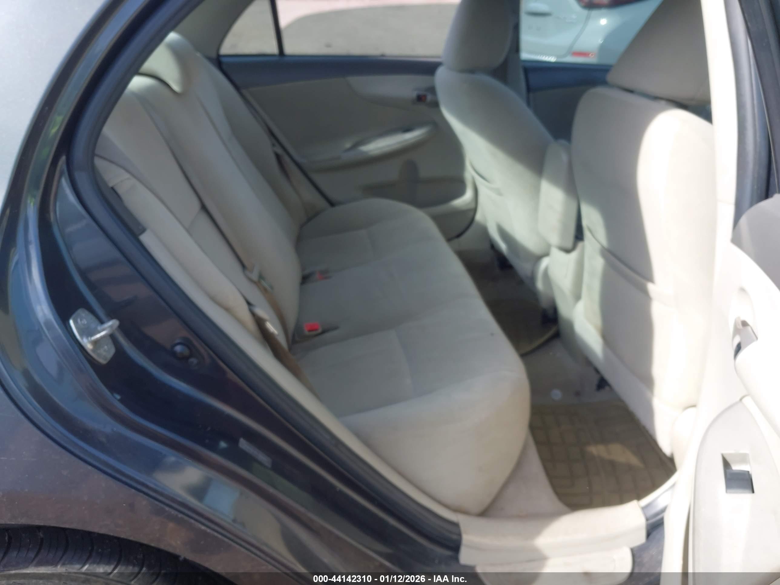 TOYOTA COROLLA image 8