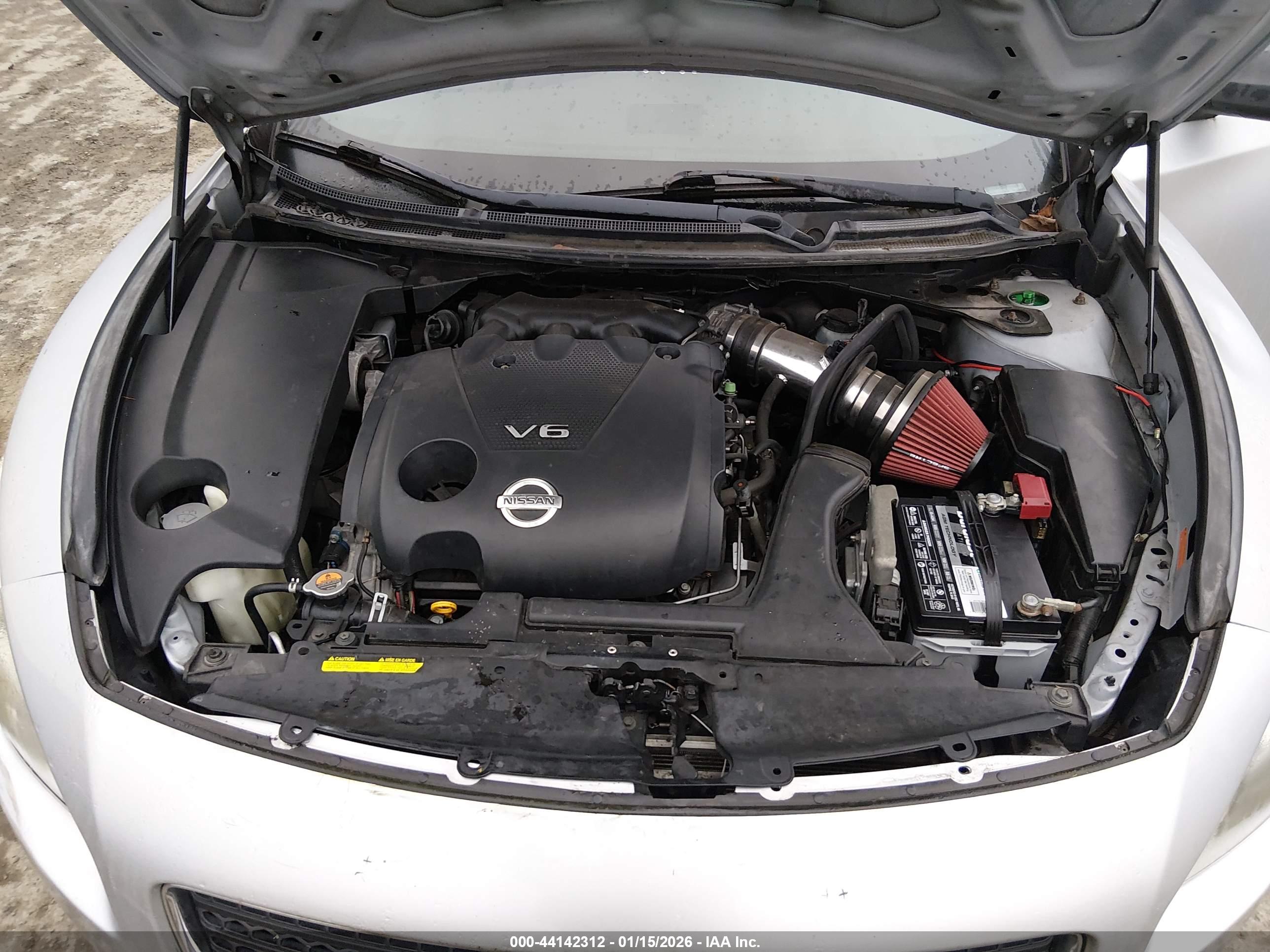 NISSAN MAXIMA image 10
