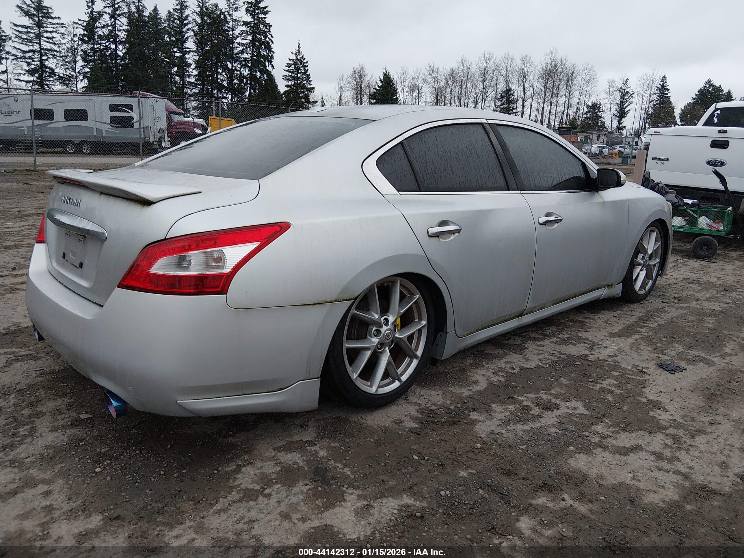 NISSAN MAXIMA image 4