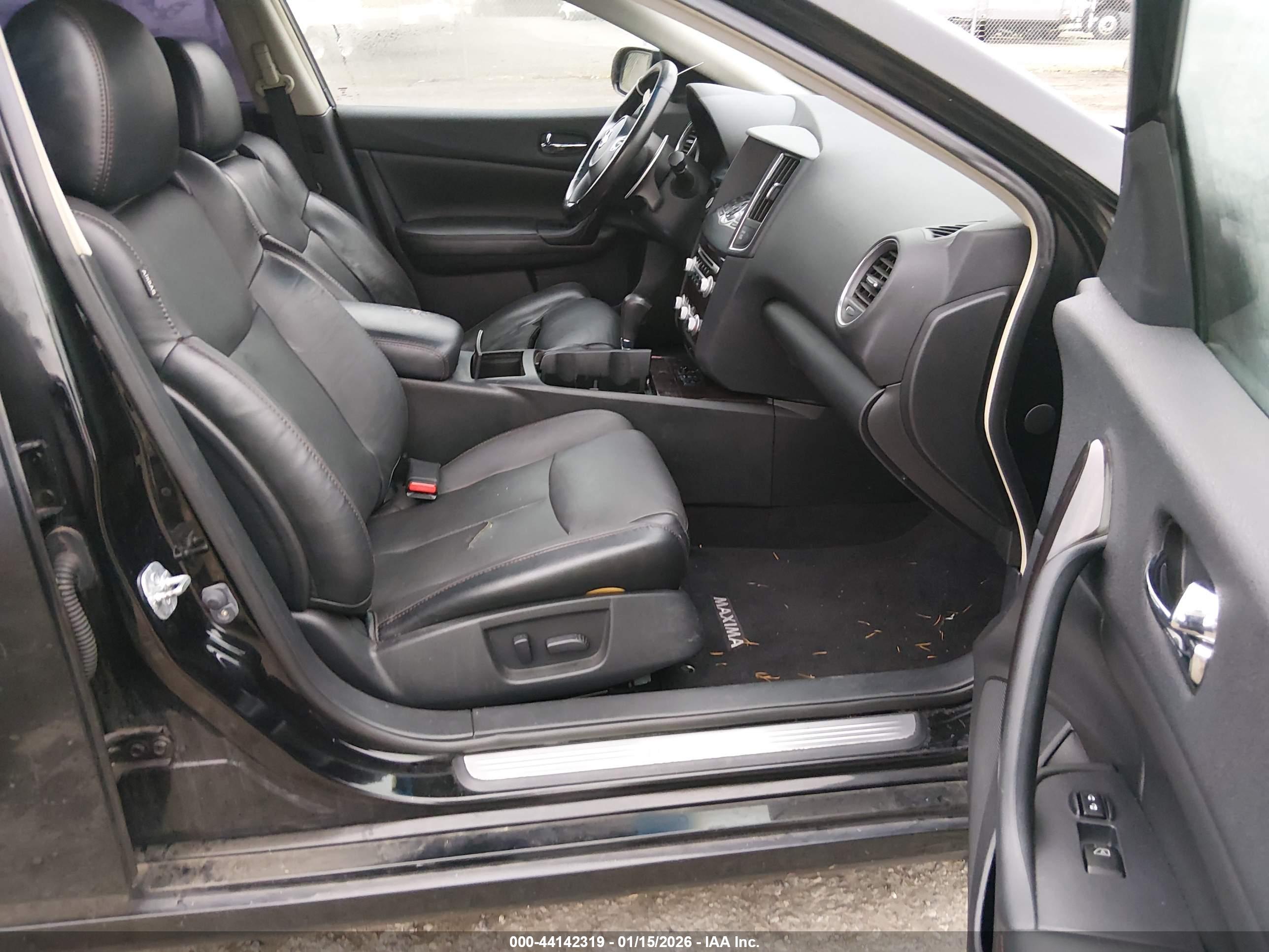 NISSAN MAXIMA image 5