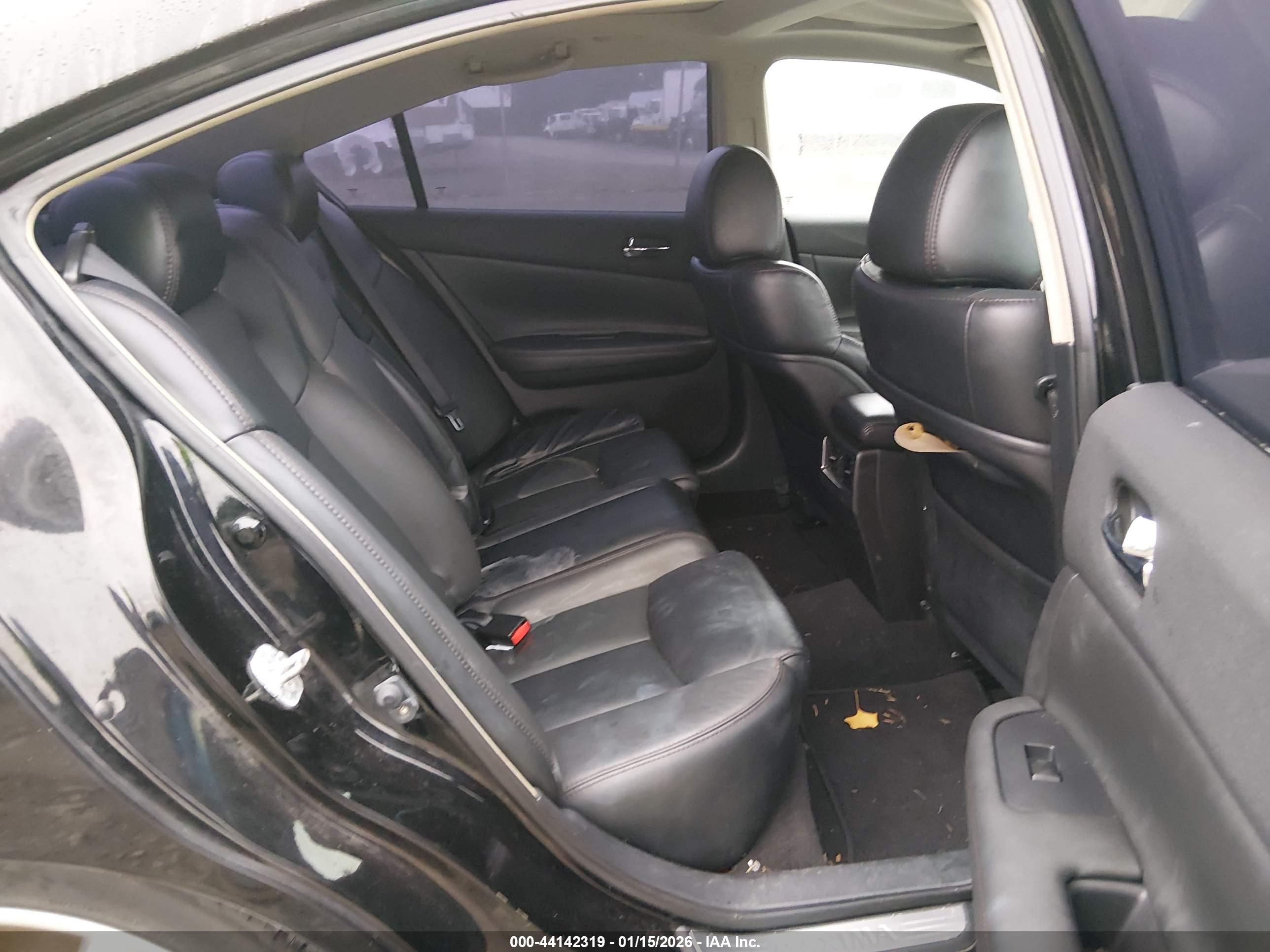 NISSAN MAXIMA image 8