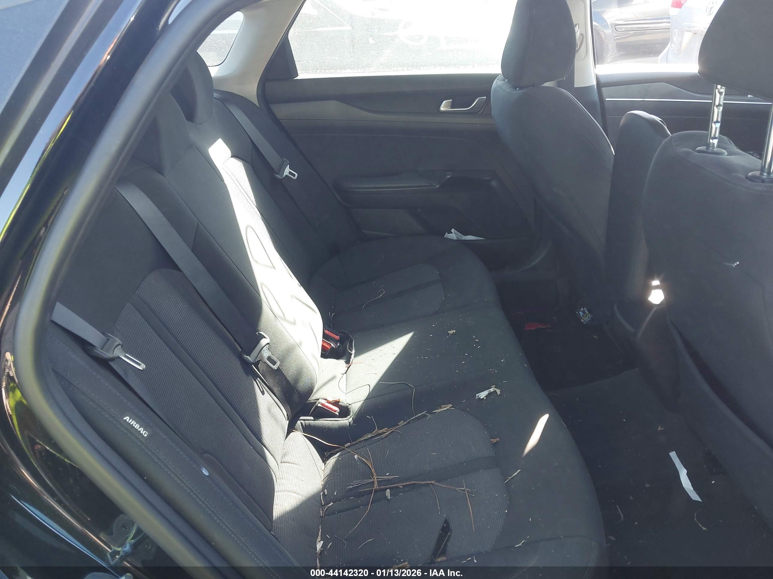 KIA K5 image 8