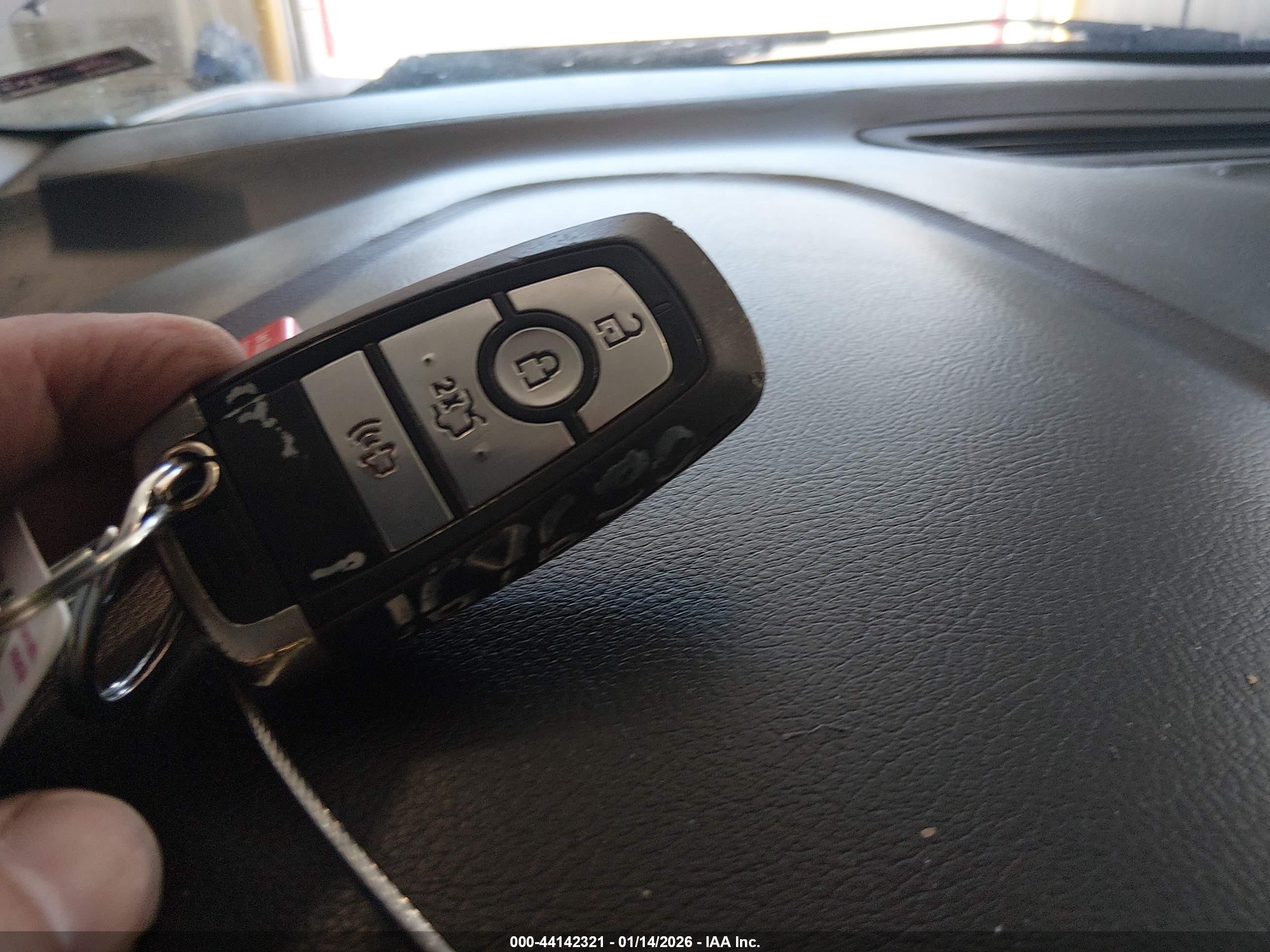 FORD FUSION image 11