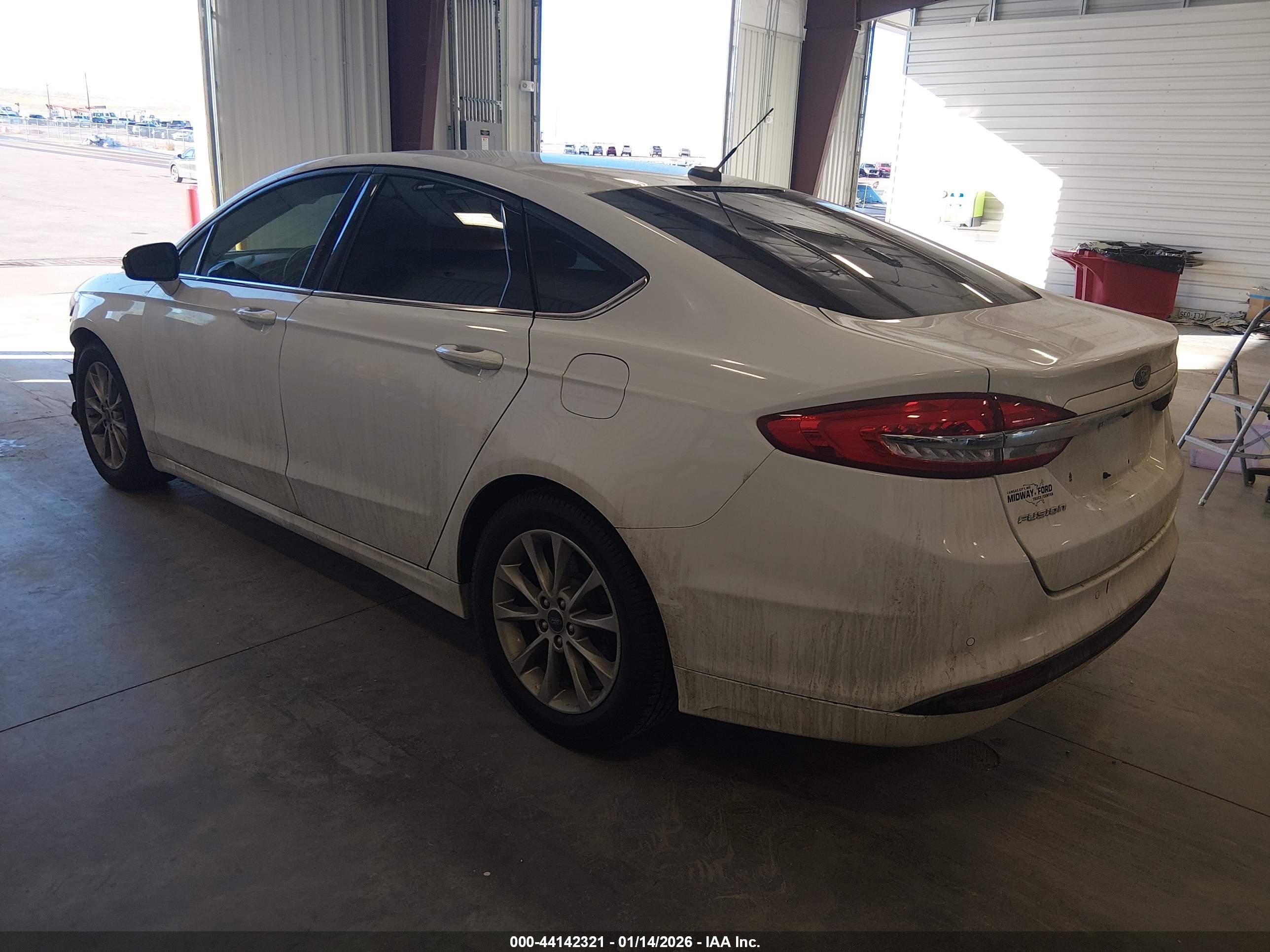 FORD FUSION image 3