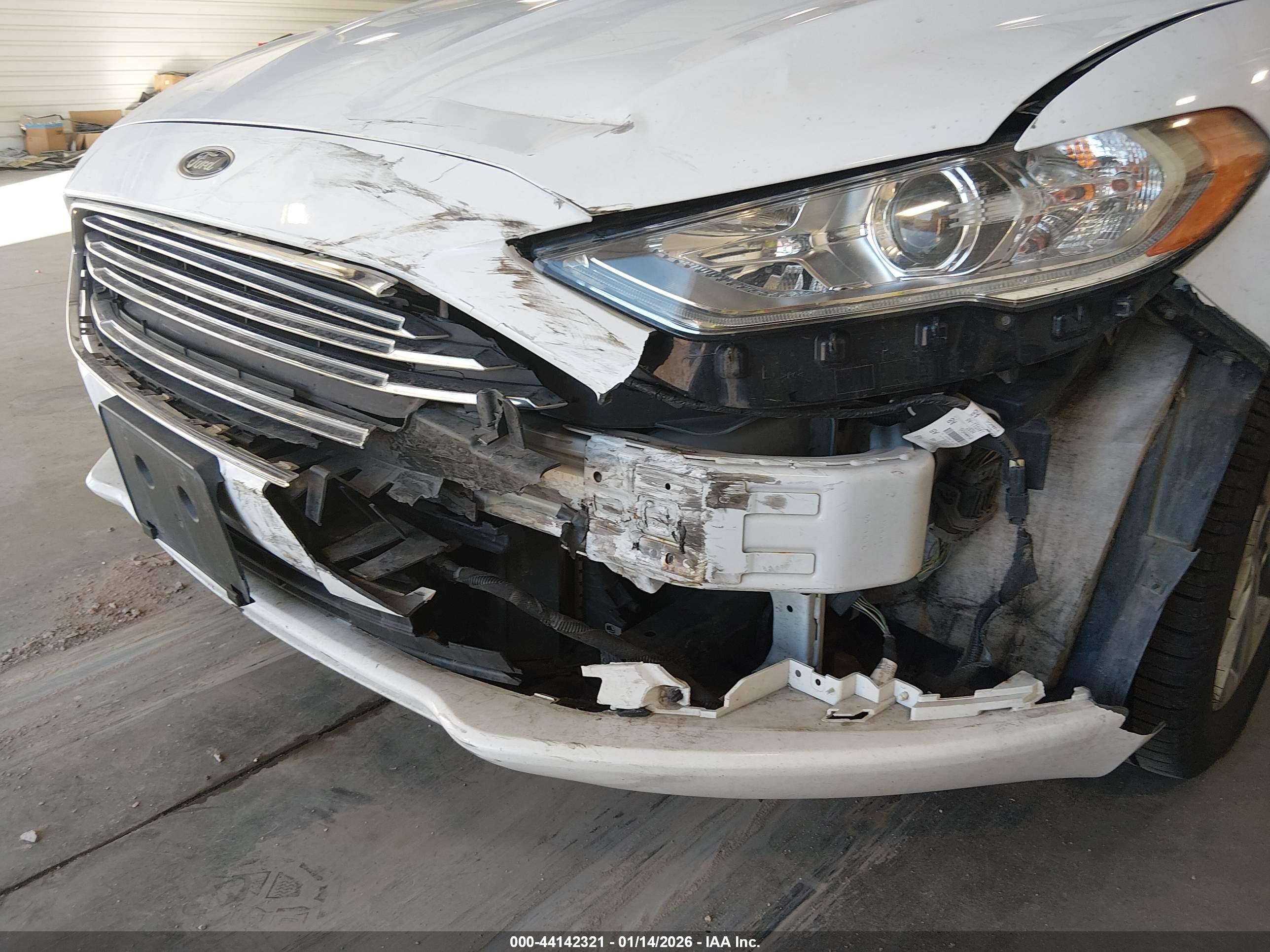 FORD FUSION image 6