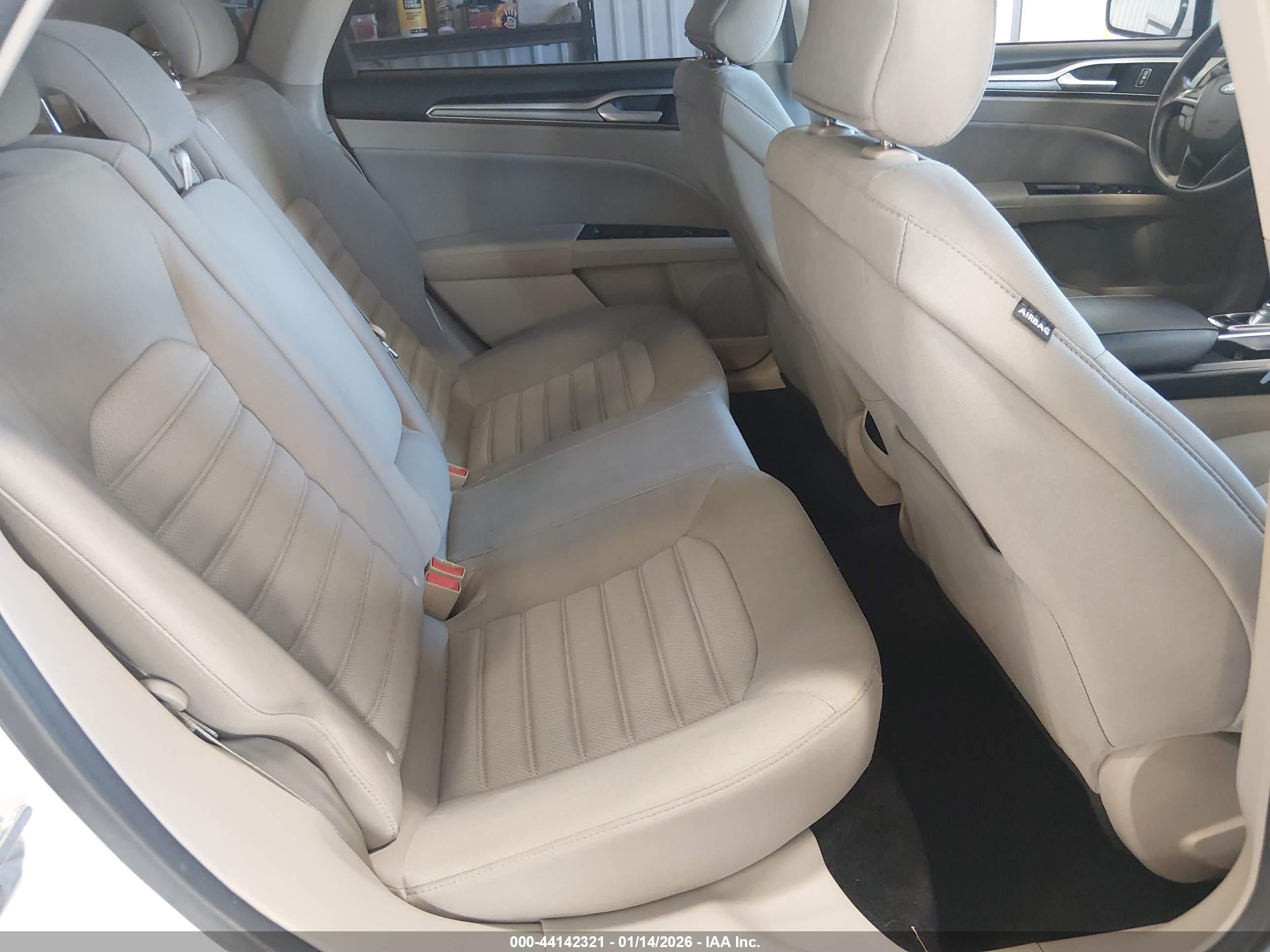 FORD FUSION image 8