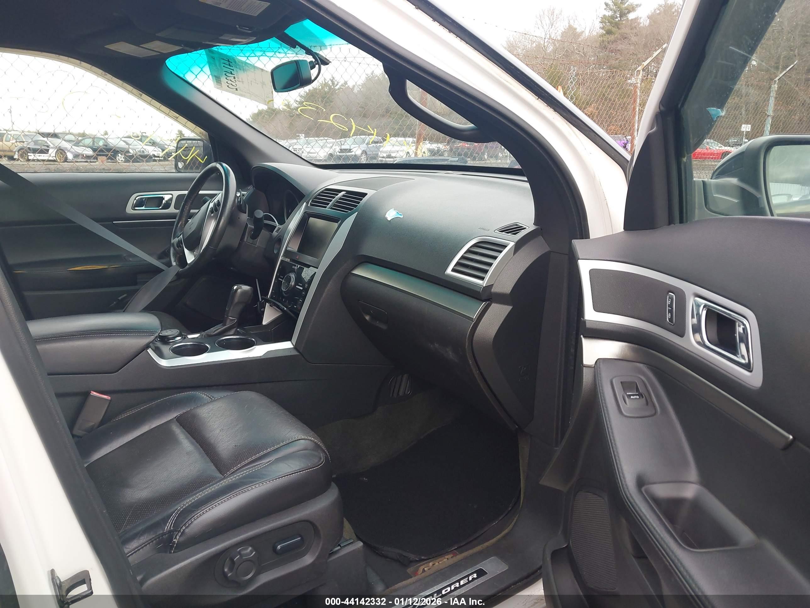 FORD EXPLORER image 5