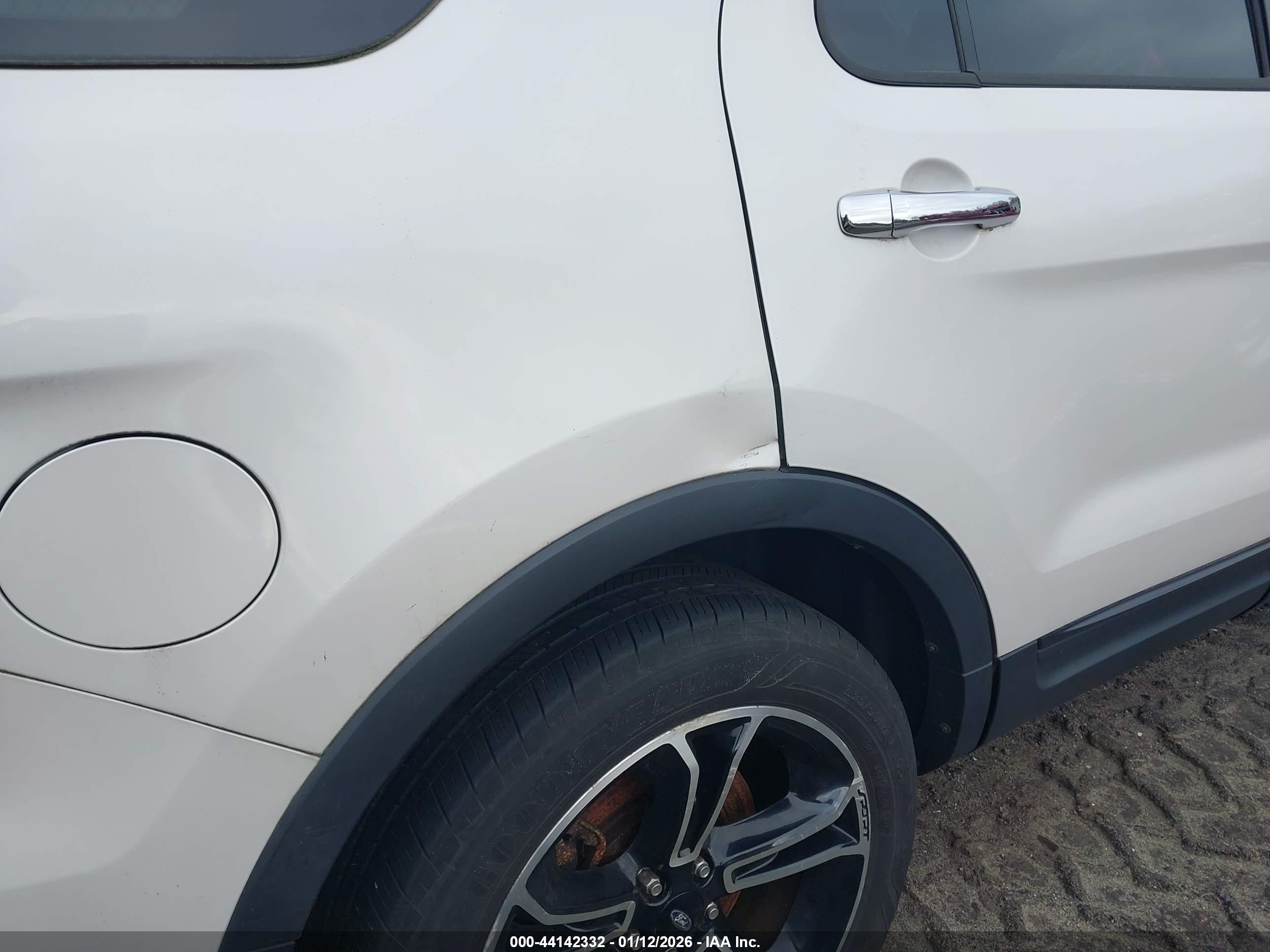 FORD EXPLORER image 6