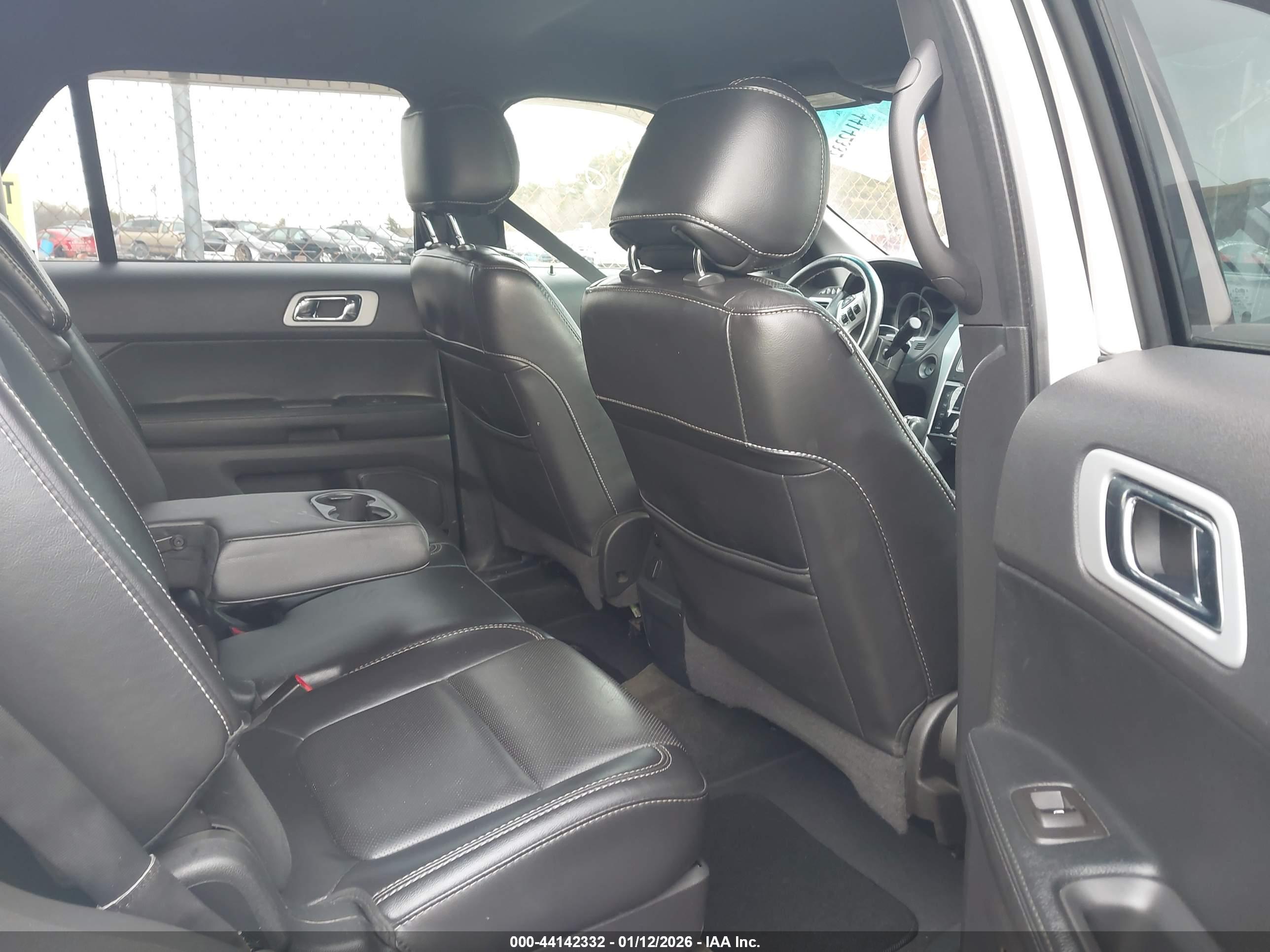 FORD EXPLORER image 8
