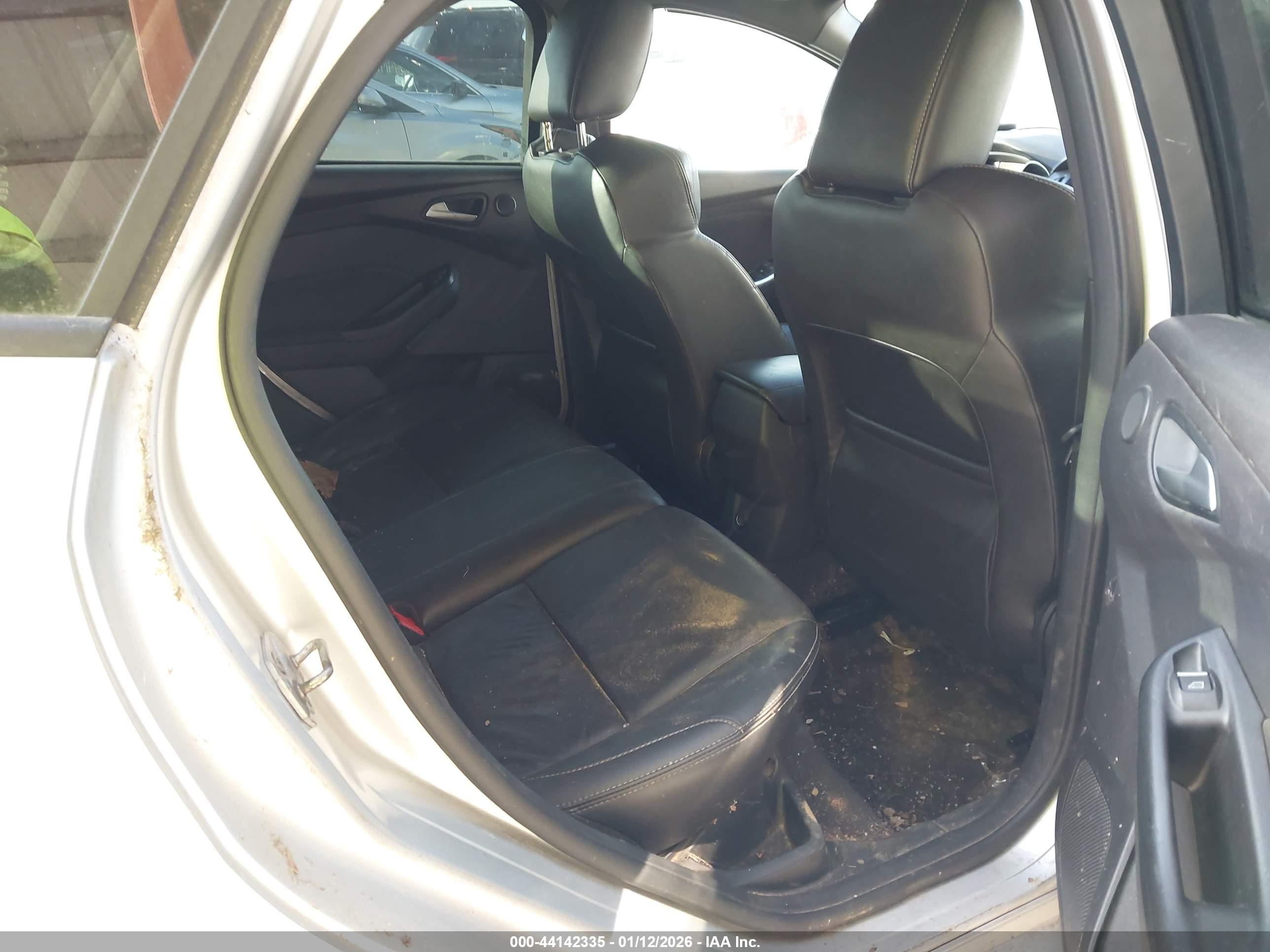 FORD FOCUS image 8