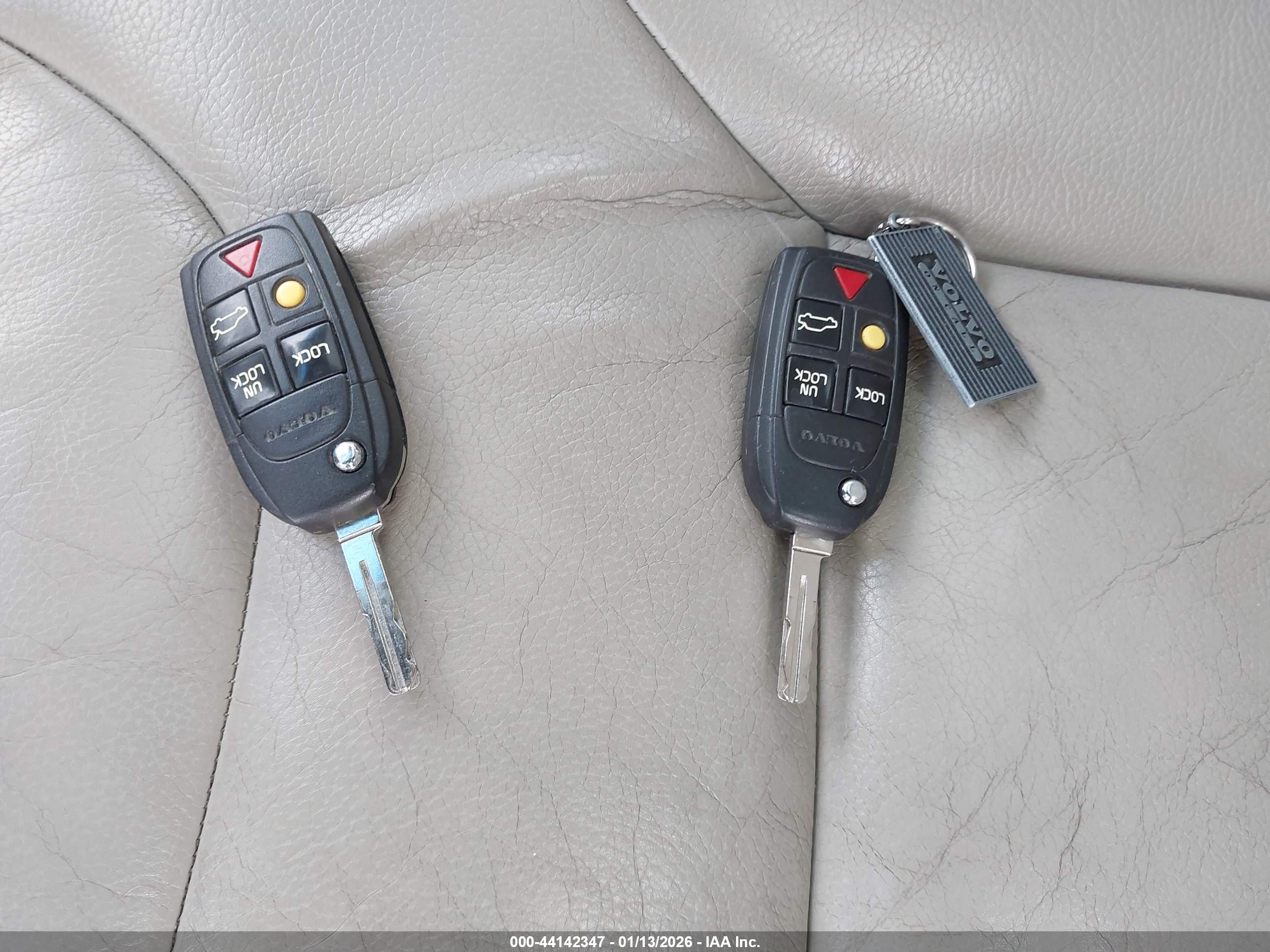 VOLVO V70 image 11
