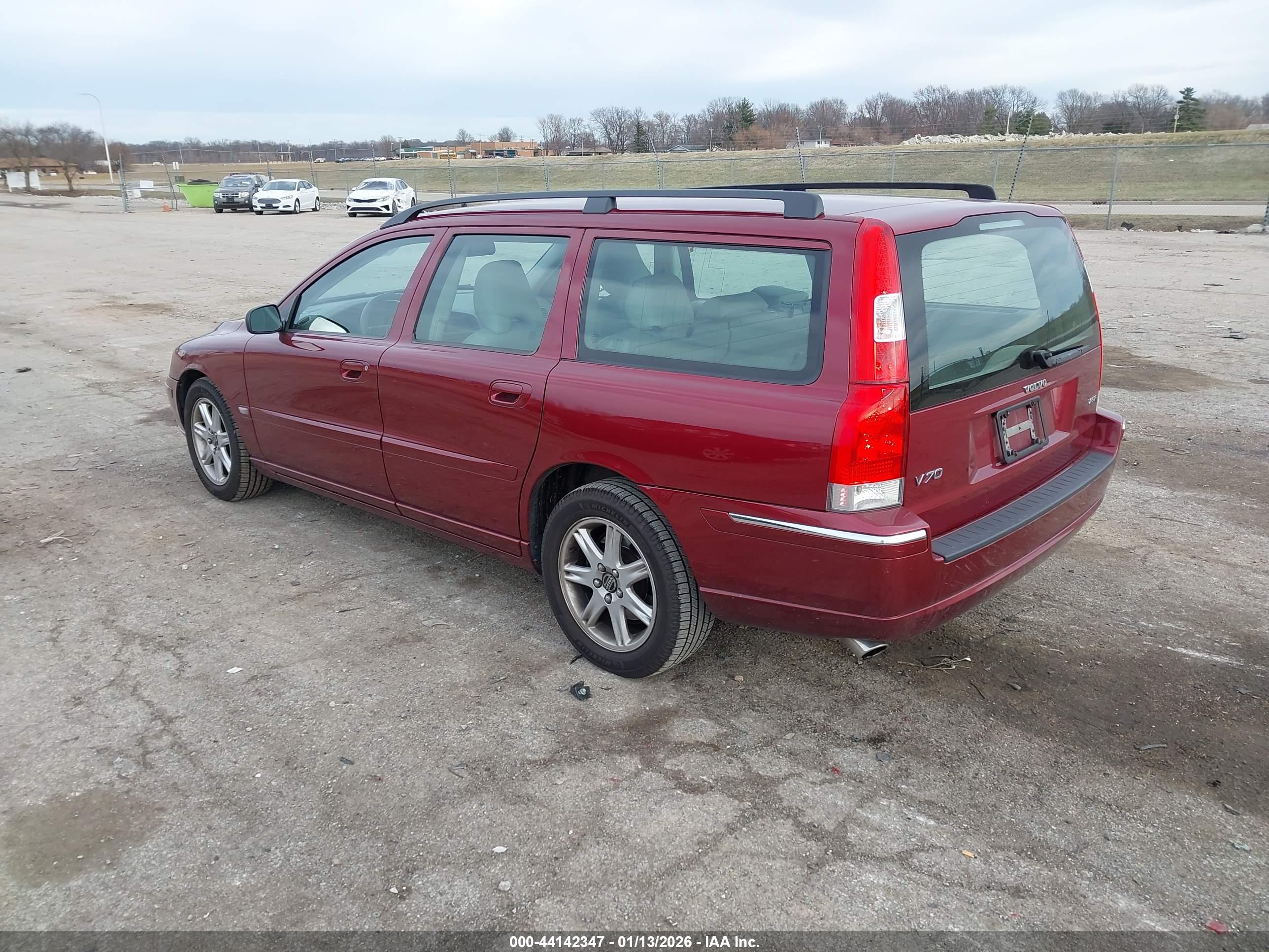 VOLVO V70 image 3