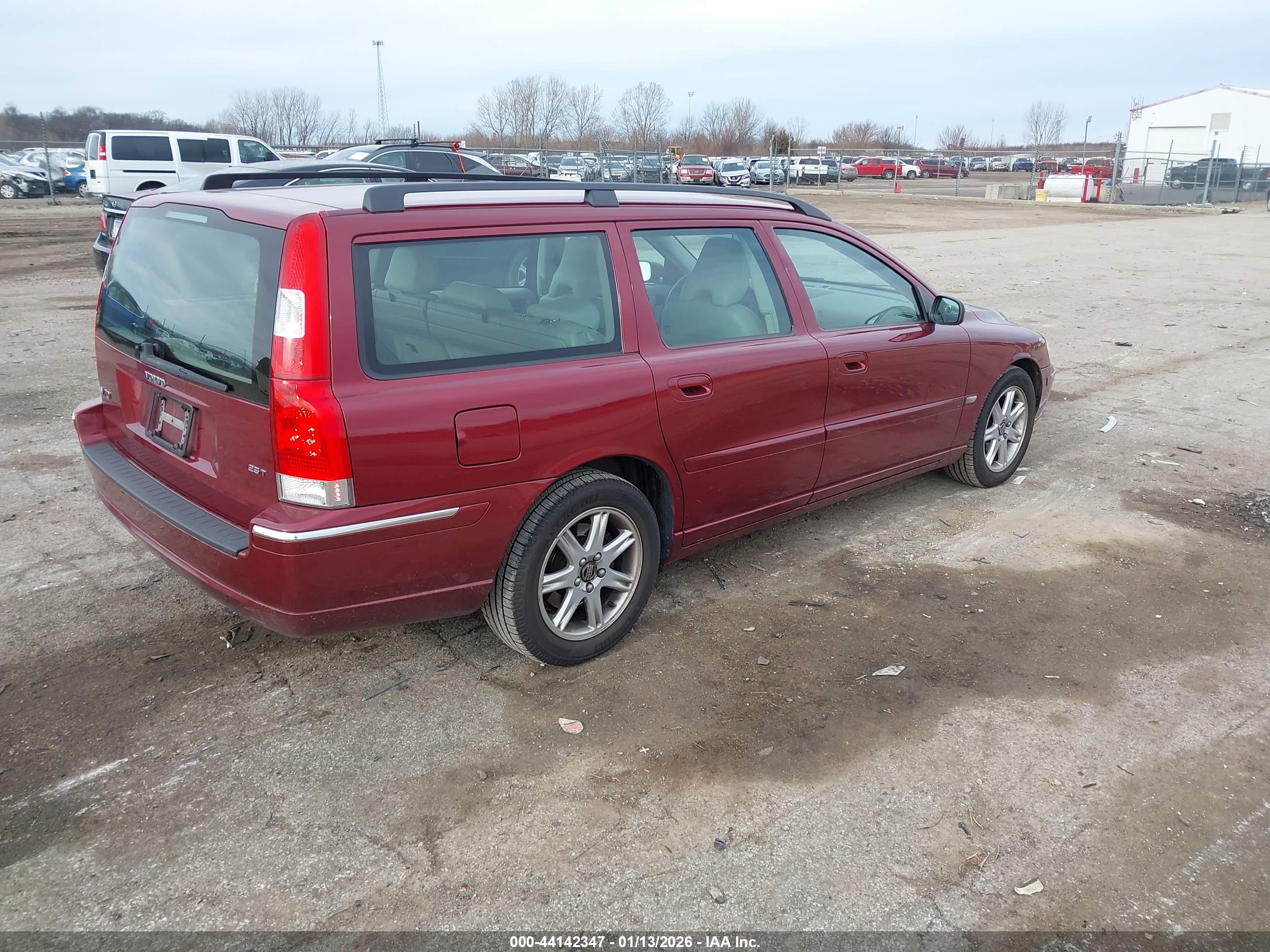 VOLVO V70 image 4