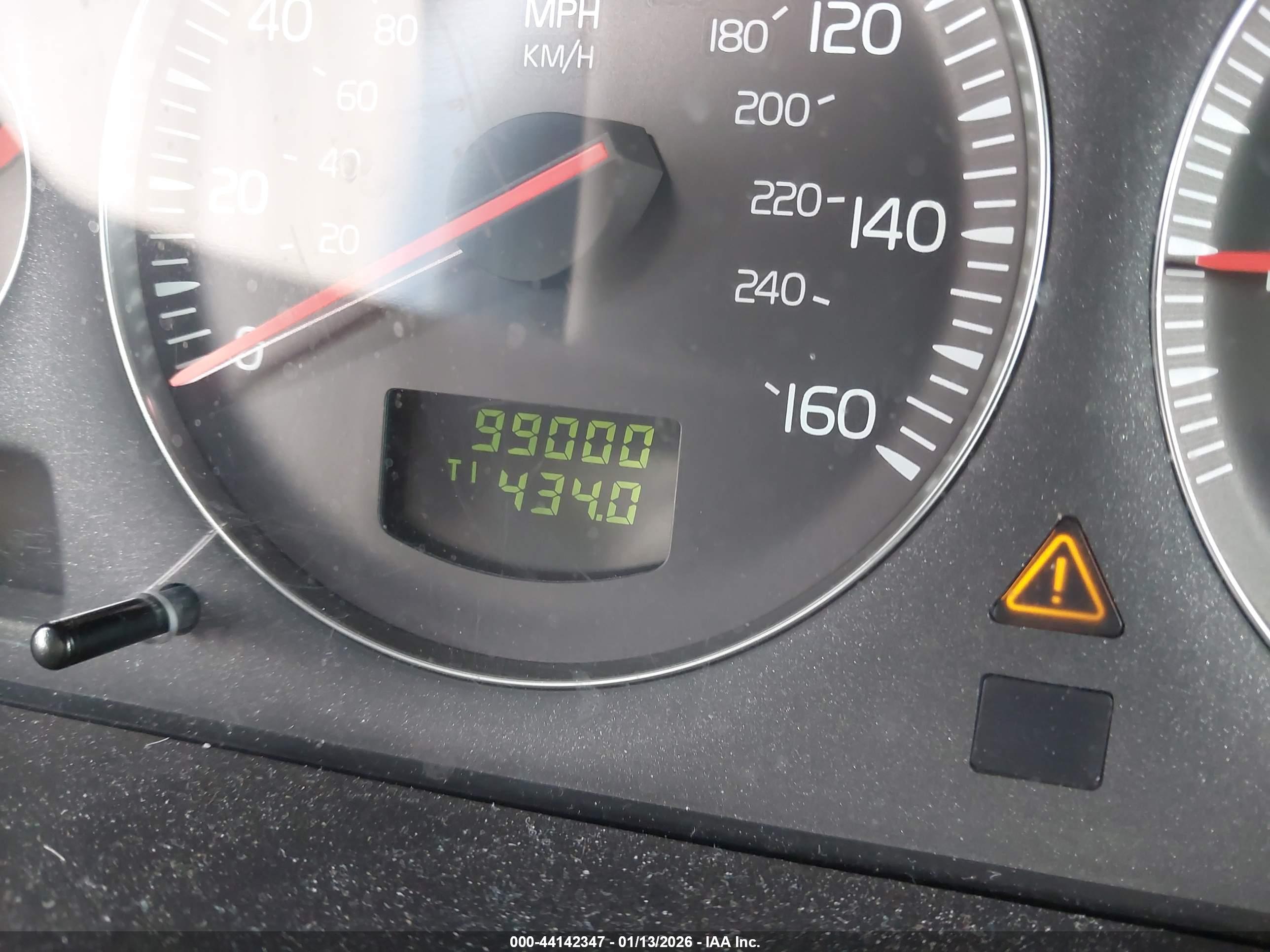 VOLVO V70 image 7