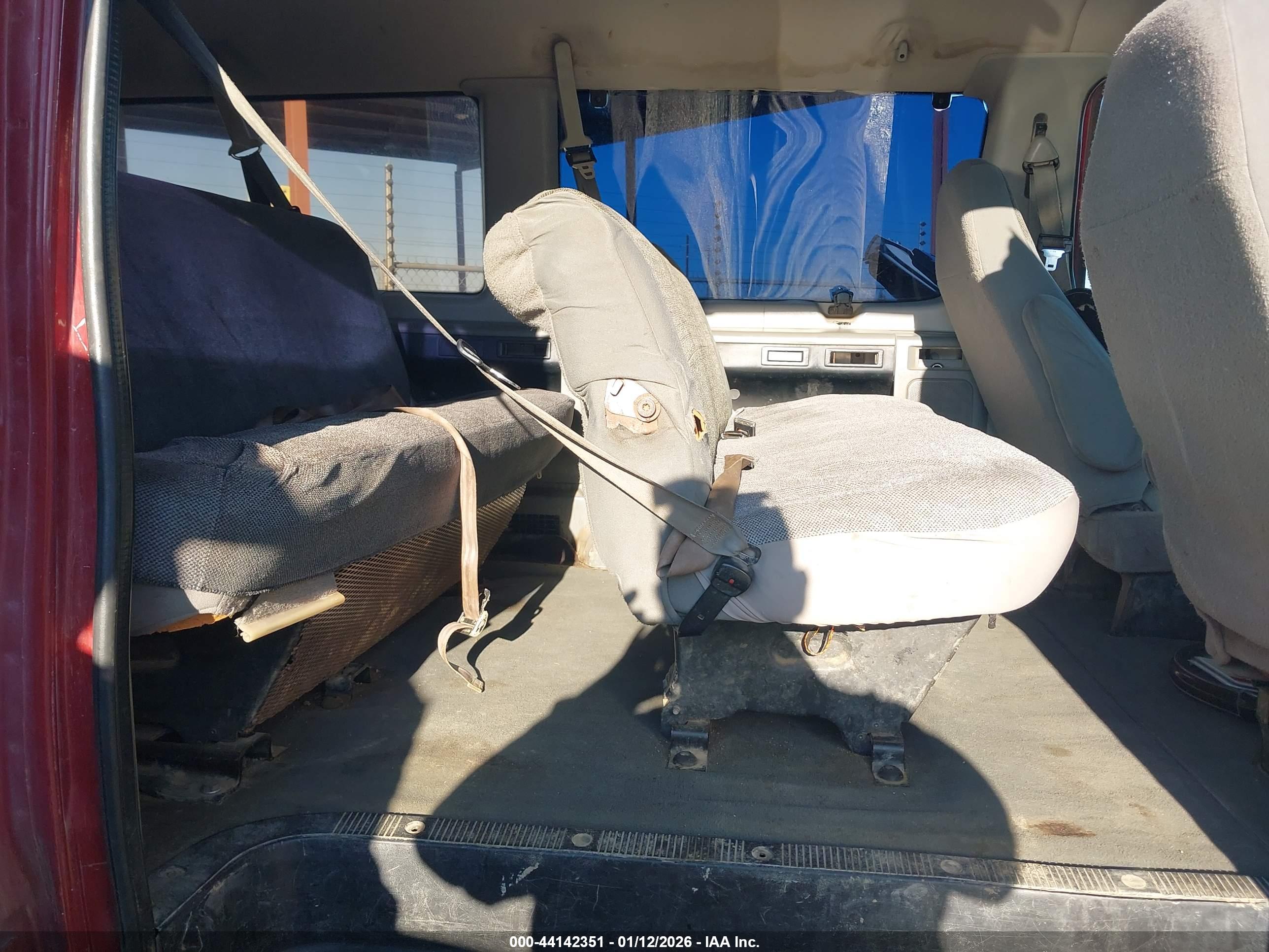 FORD E-350 image 8