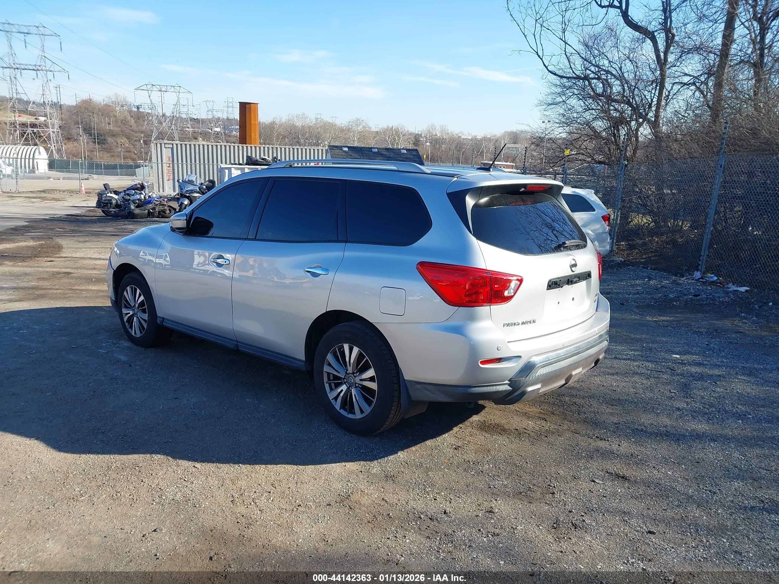 NISSAN PATHFINDER image 3