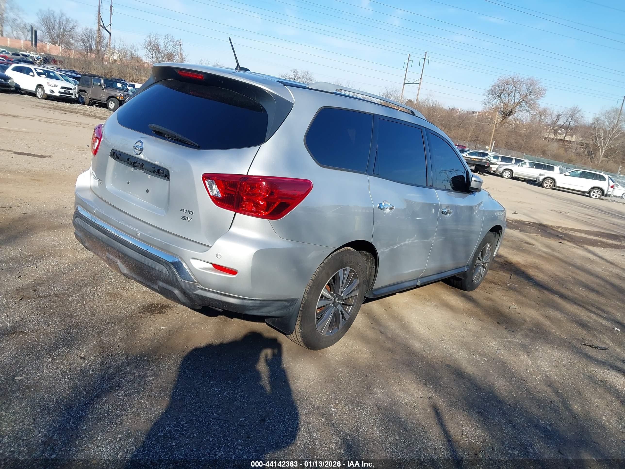 NISSAN PATHFINDER image 4