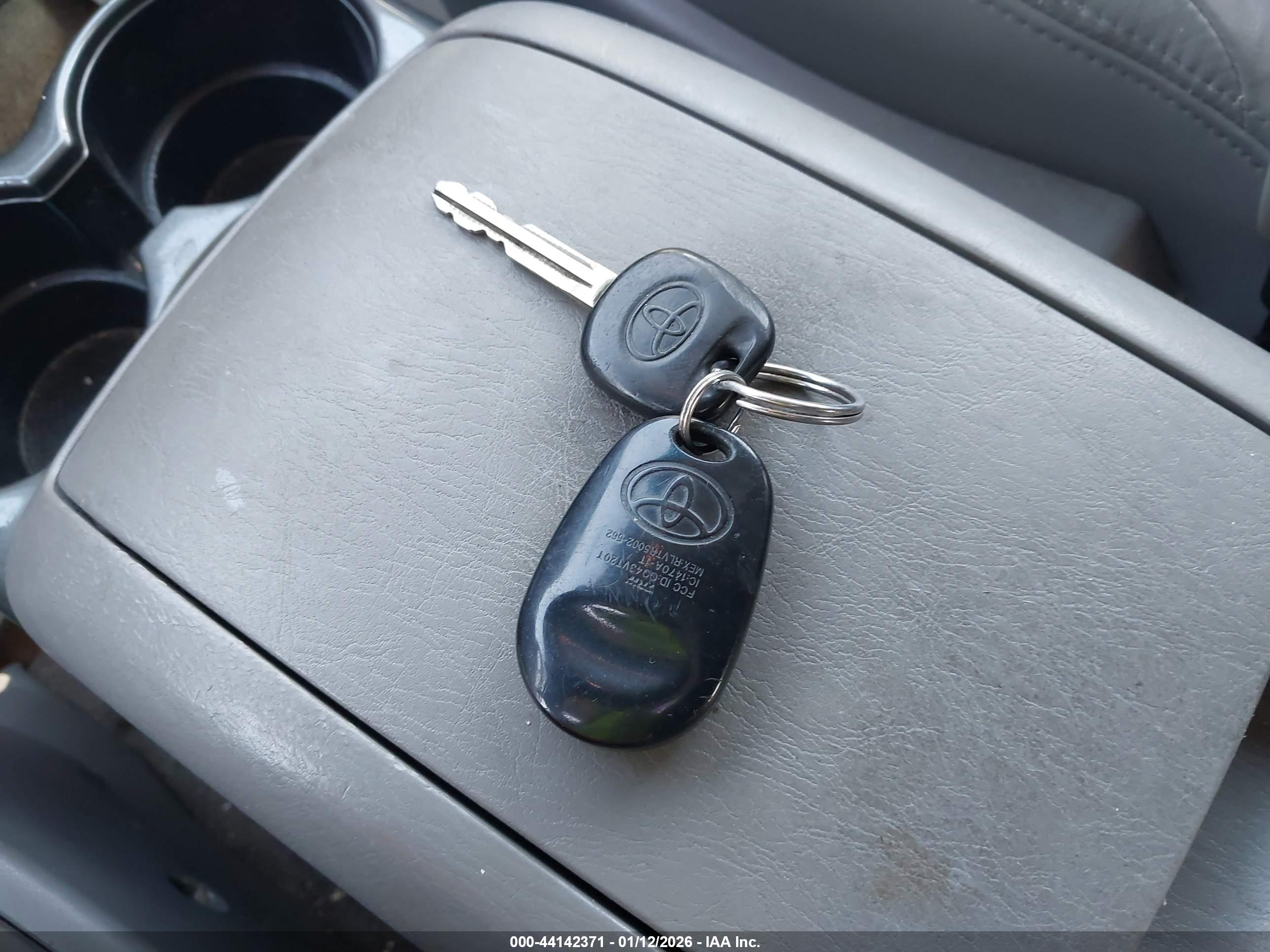 TOYOTA SIENNA image 11