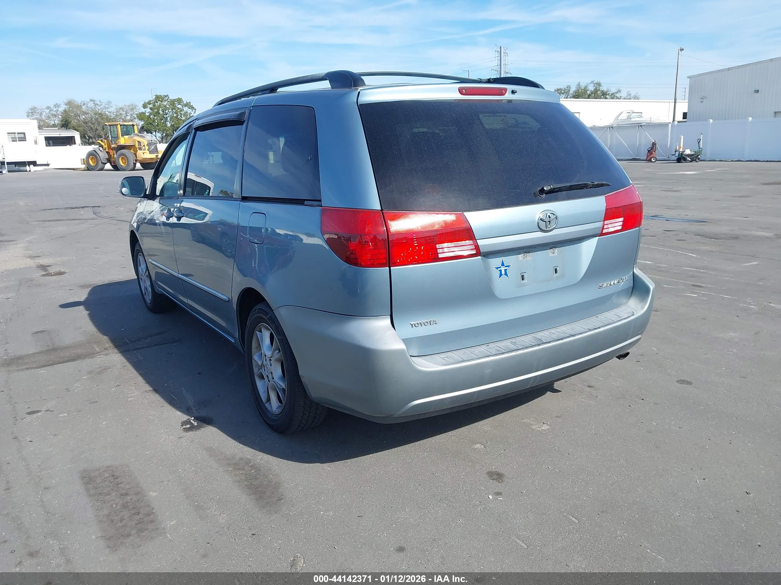 TOYOTA SIENNA image 3