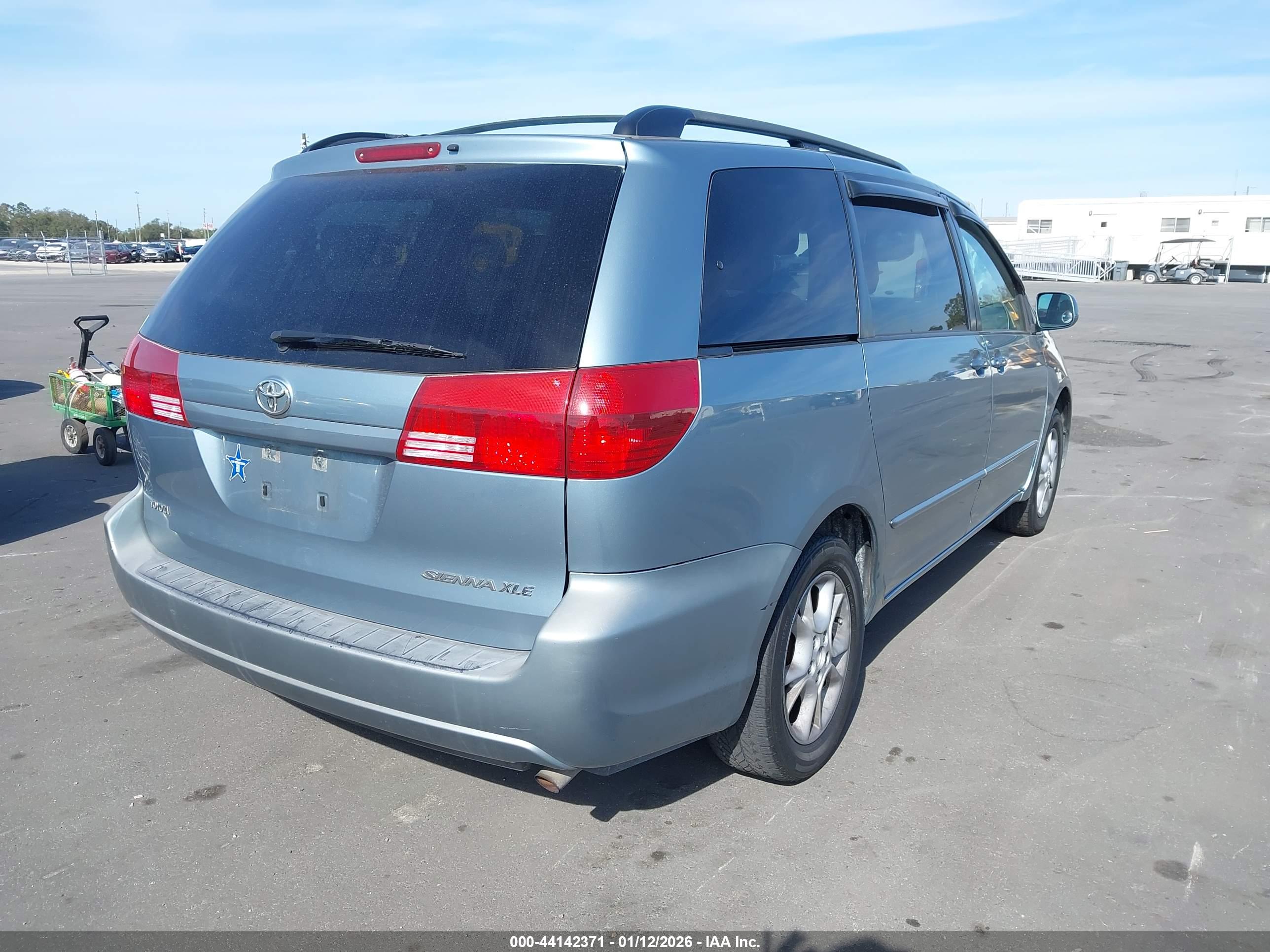 TOYOTA SIENNA image 4