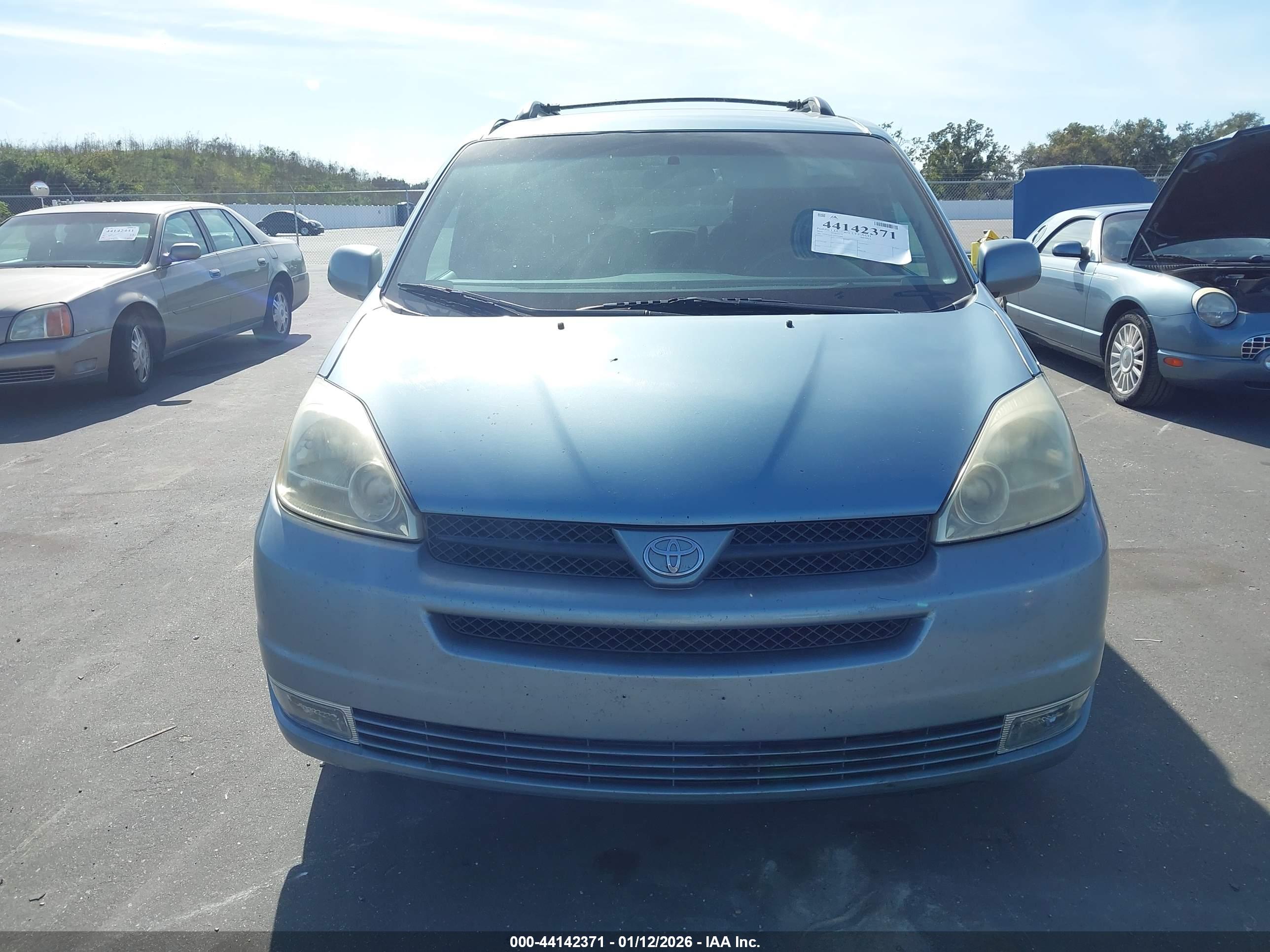 TOYOTA SIENNA image 6