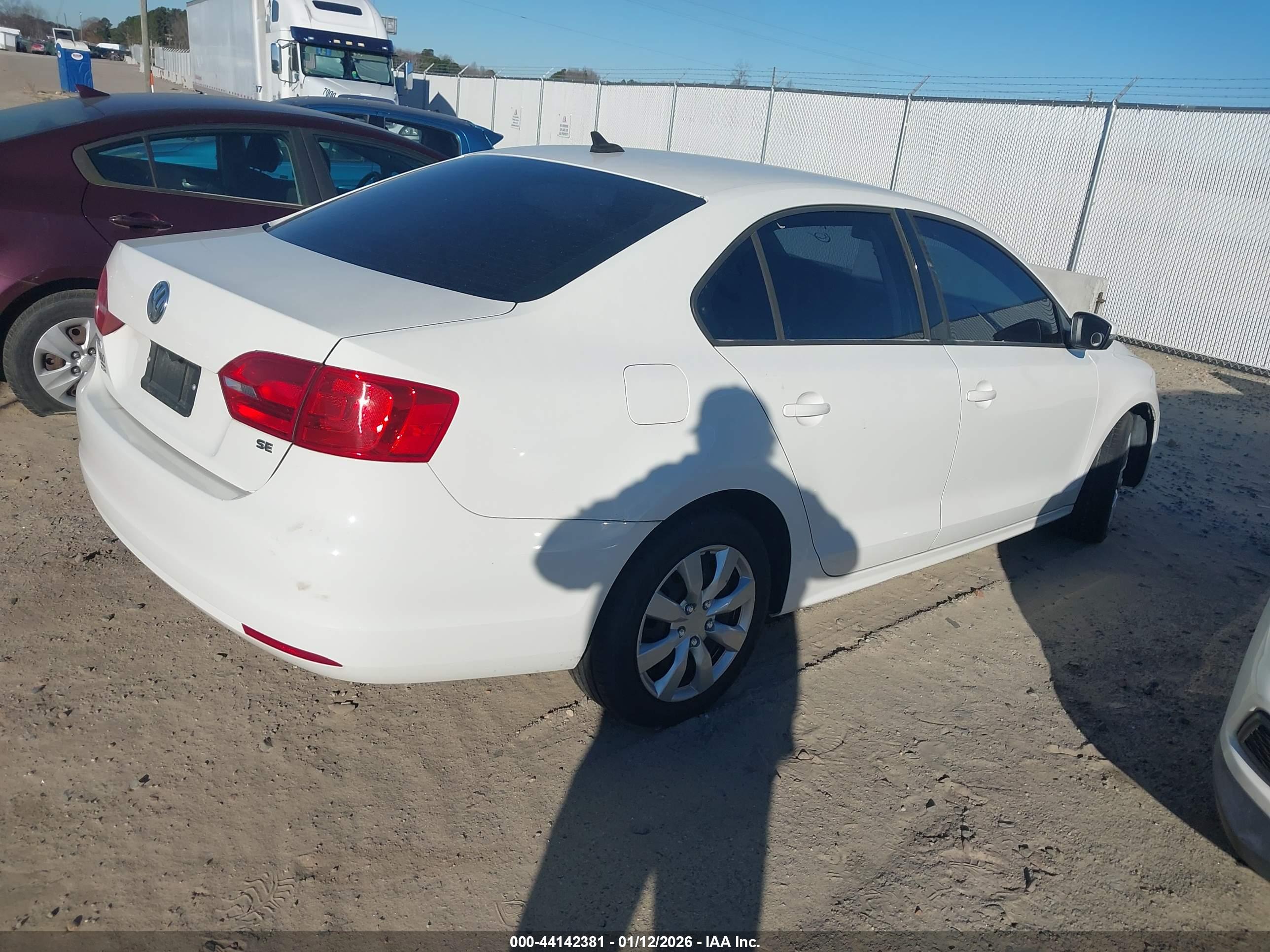 VOLKSWAGEN JETTA image 4