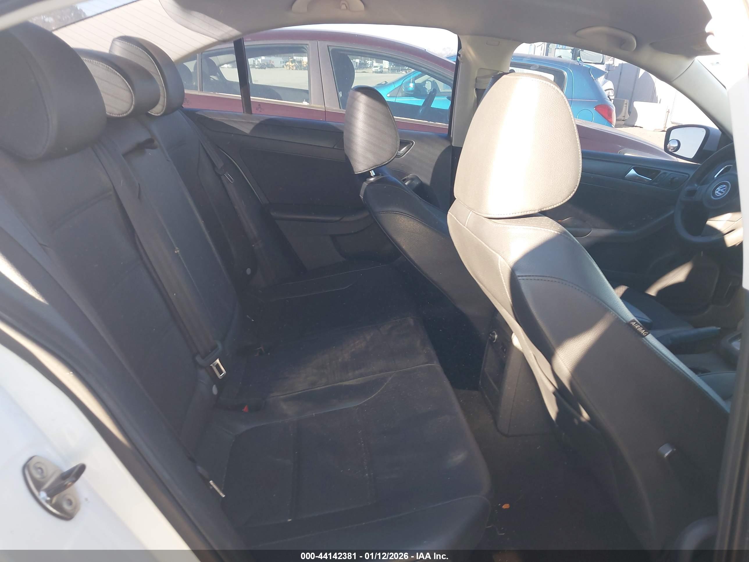VOLKSWAGEN JETTA image 8