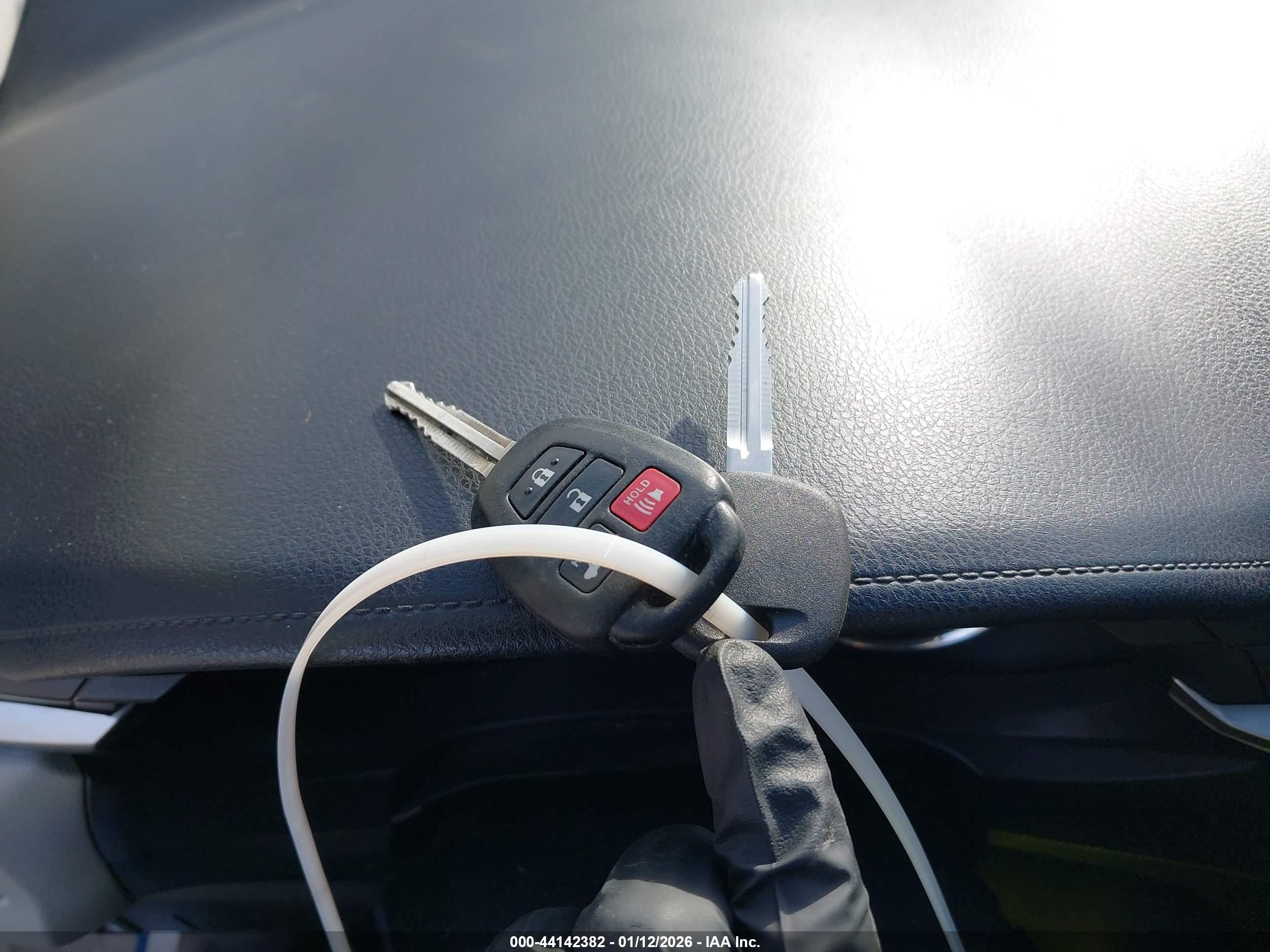 TOYOTA COROLLA image 11