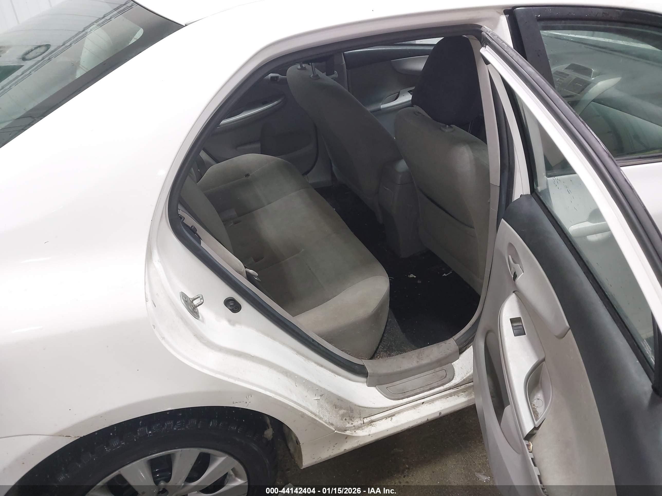 TOYOTA COROLLA image 8
