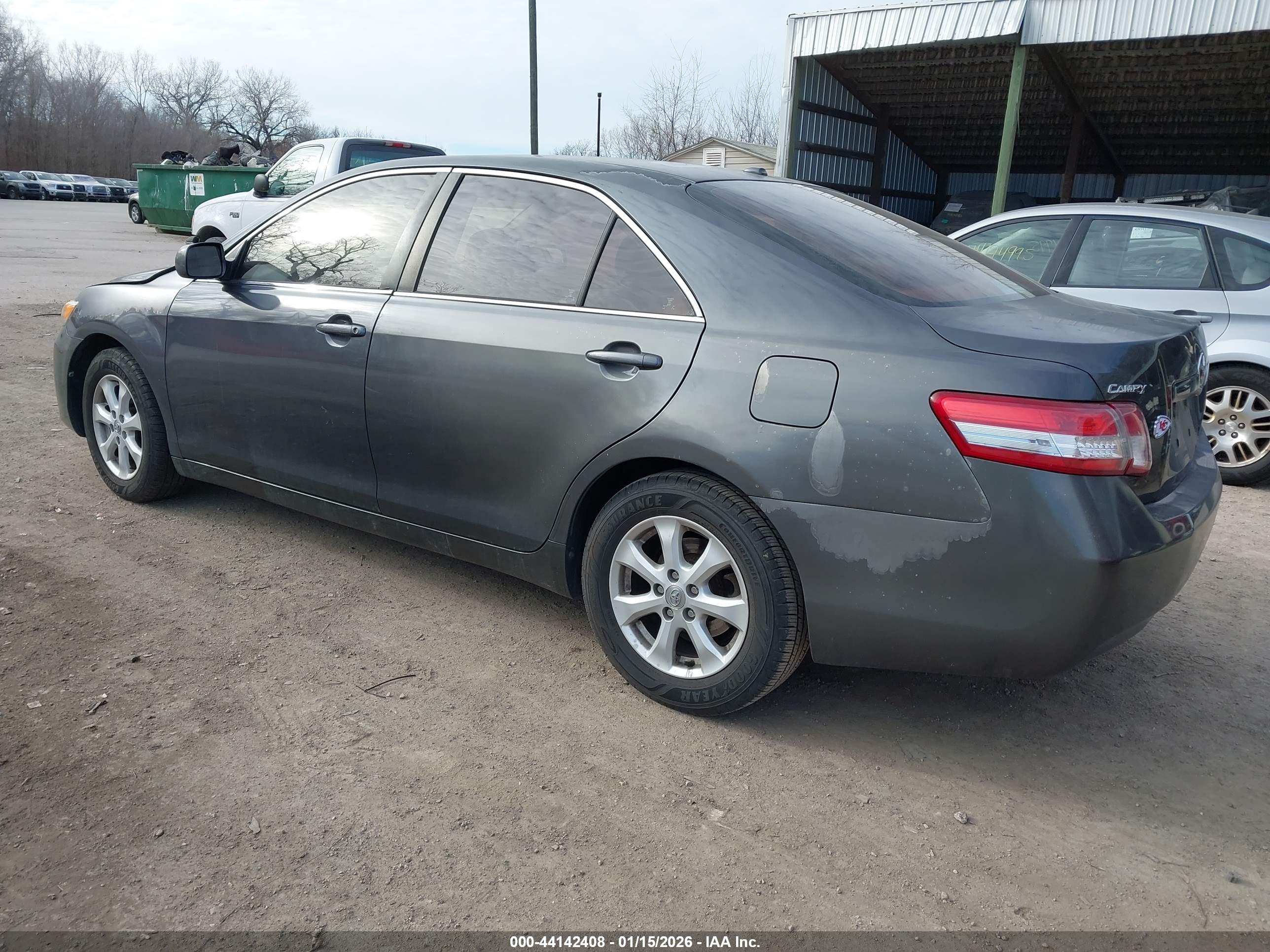 TOYOTA CAMRY image 3