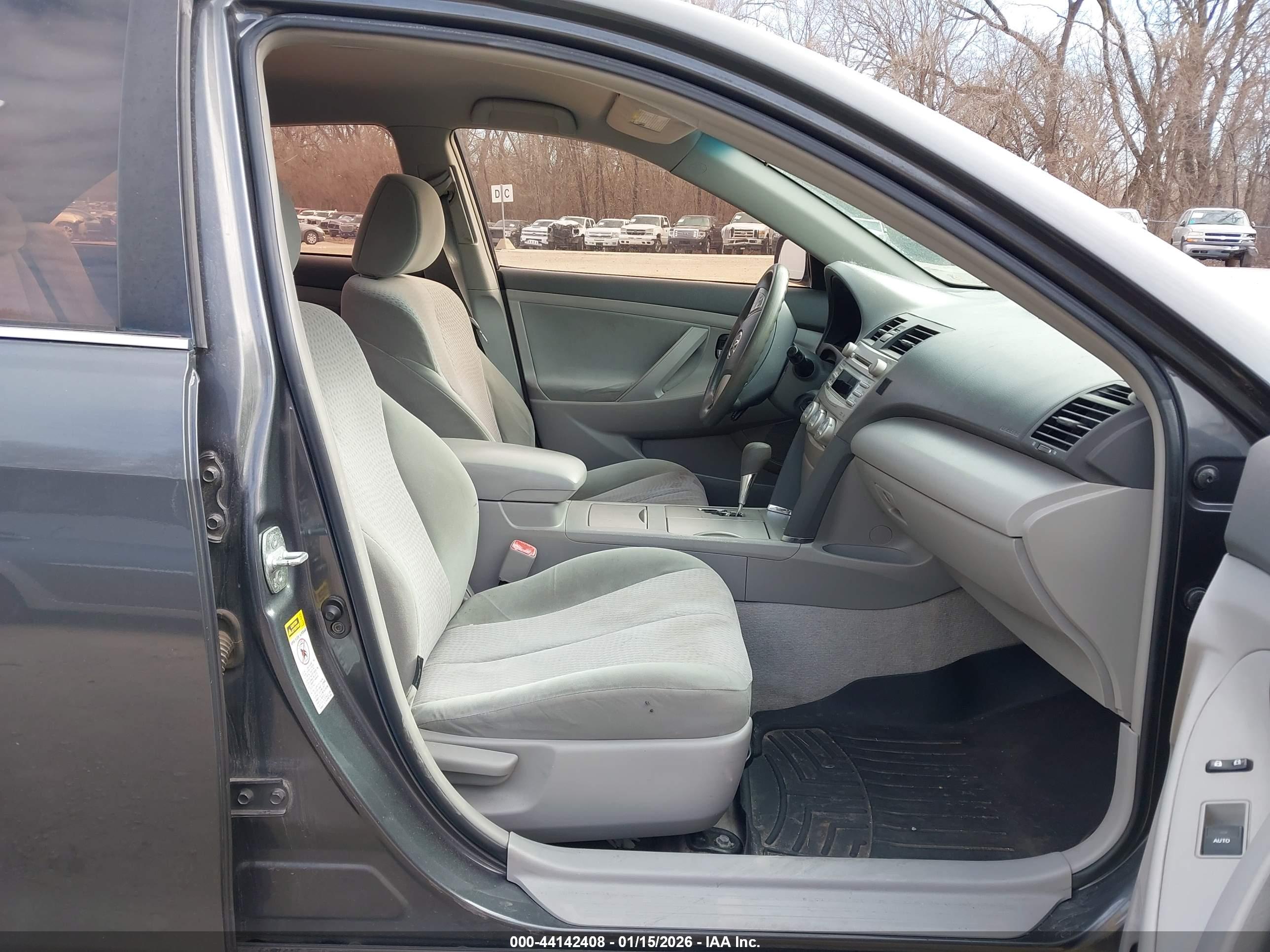 TOYOTA CAMRY image 5
