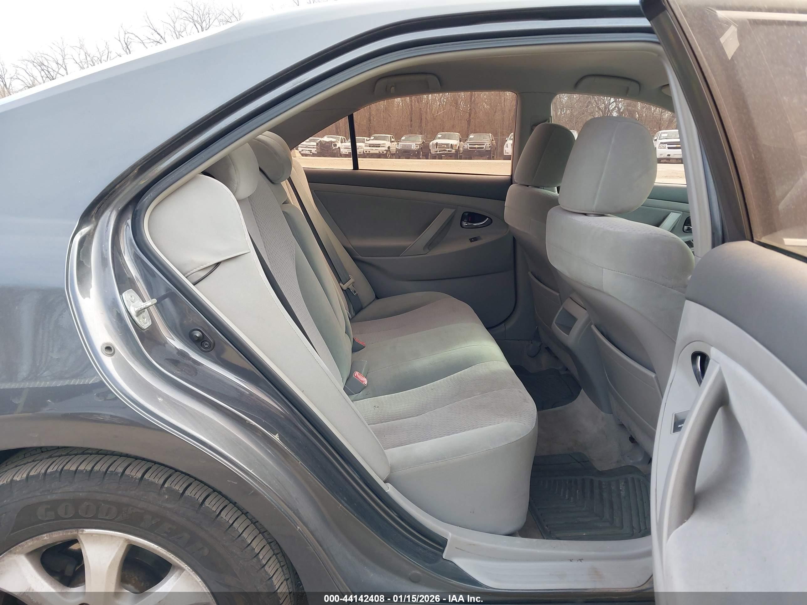 TOYOTA CAMRY image 8