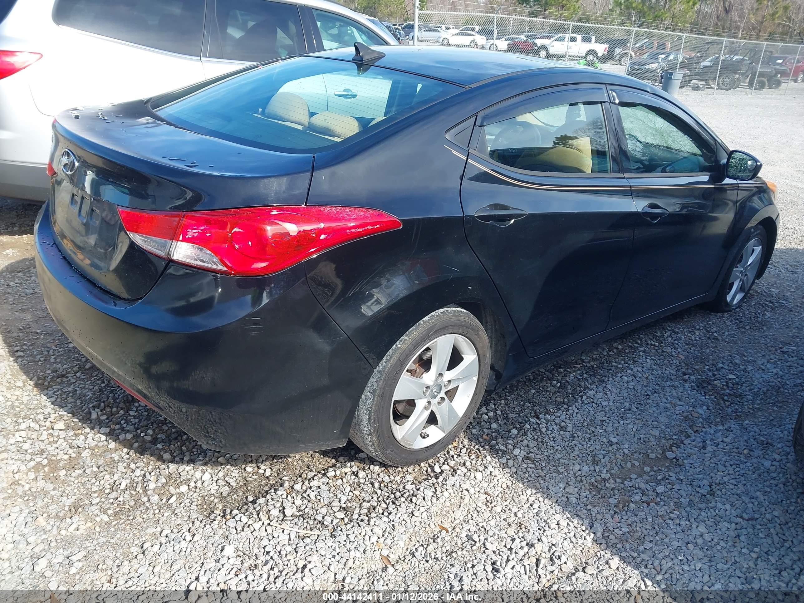 HYUNDAI ELANTRA image 4