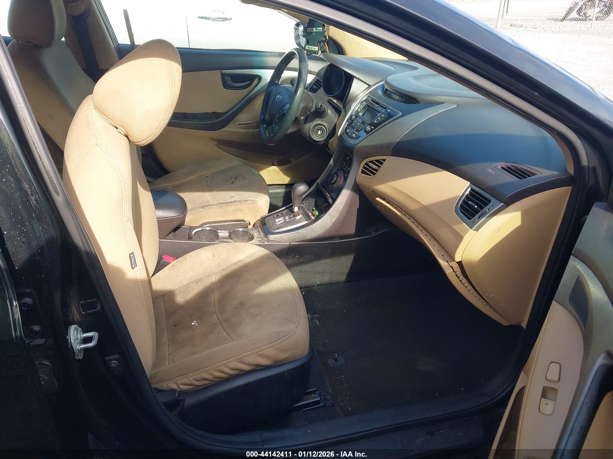 HYUNDAI ELANTRA image 5