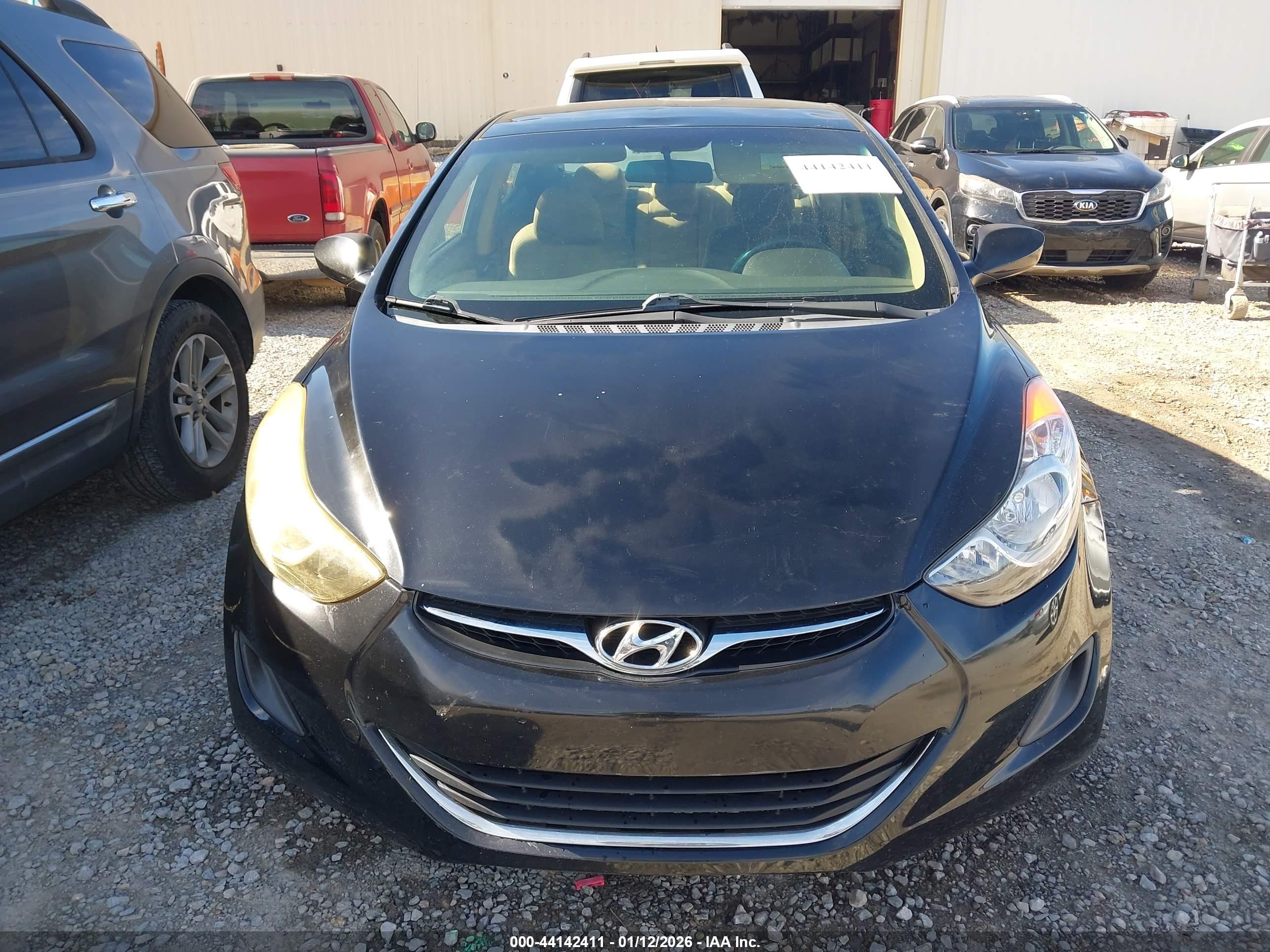 HYUNDAI ELANTRA image 6