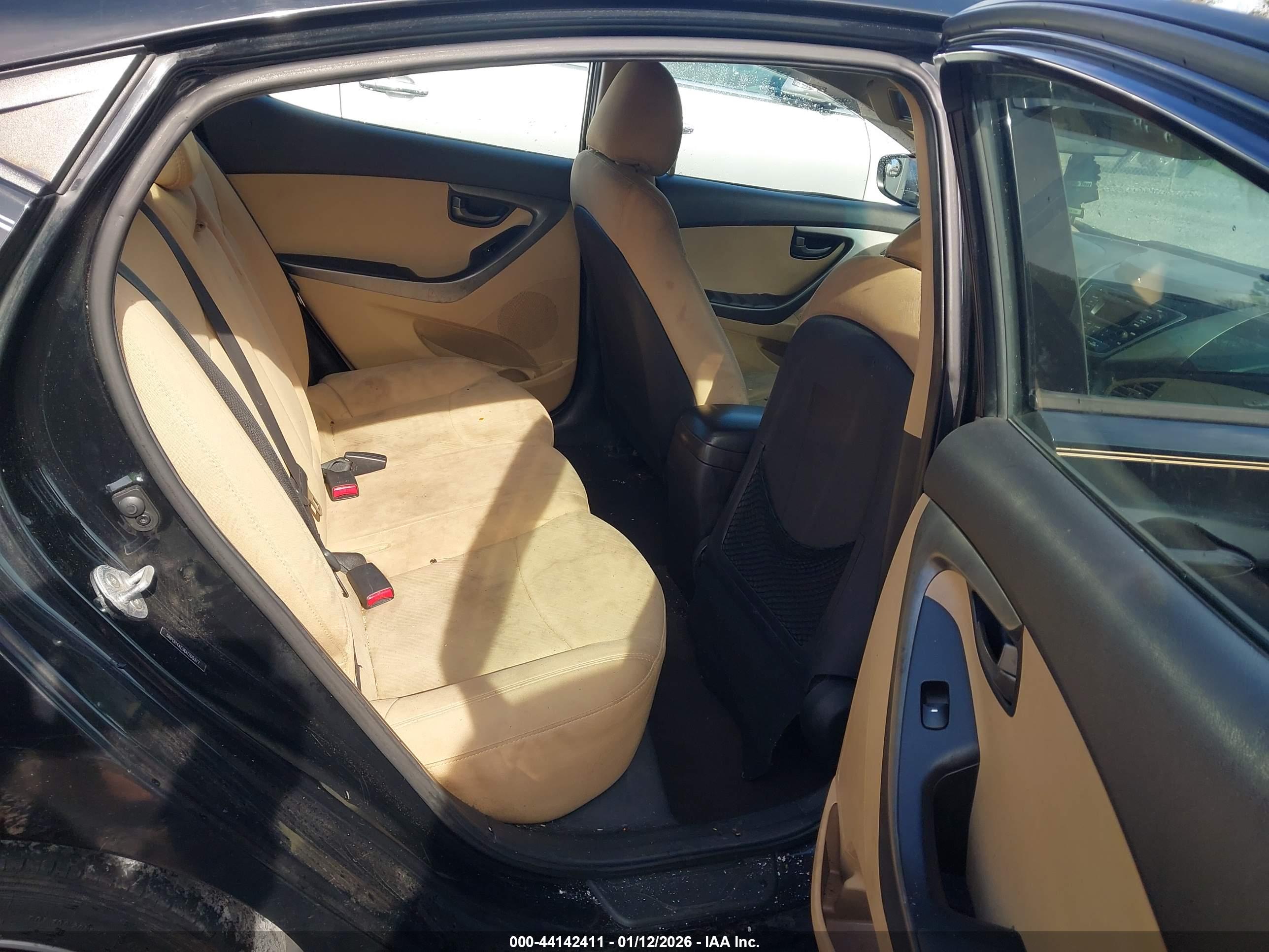 HYUNDAI ELANTRA image 8