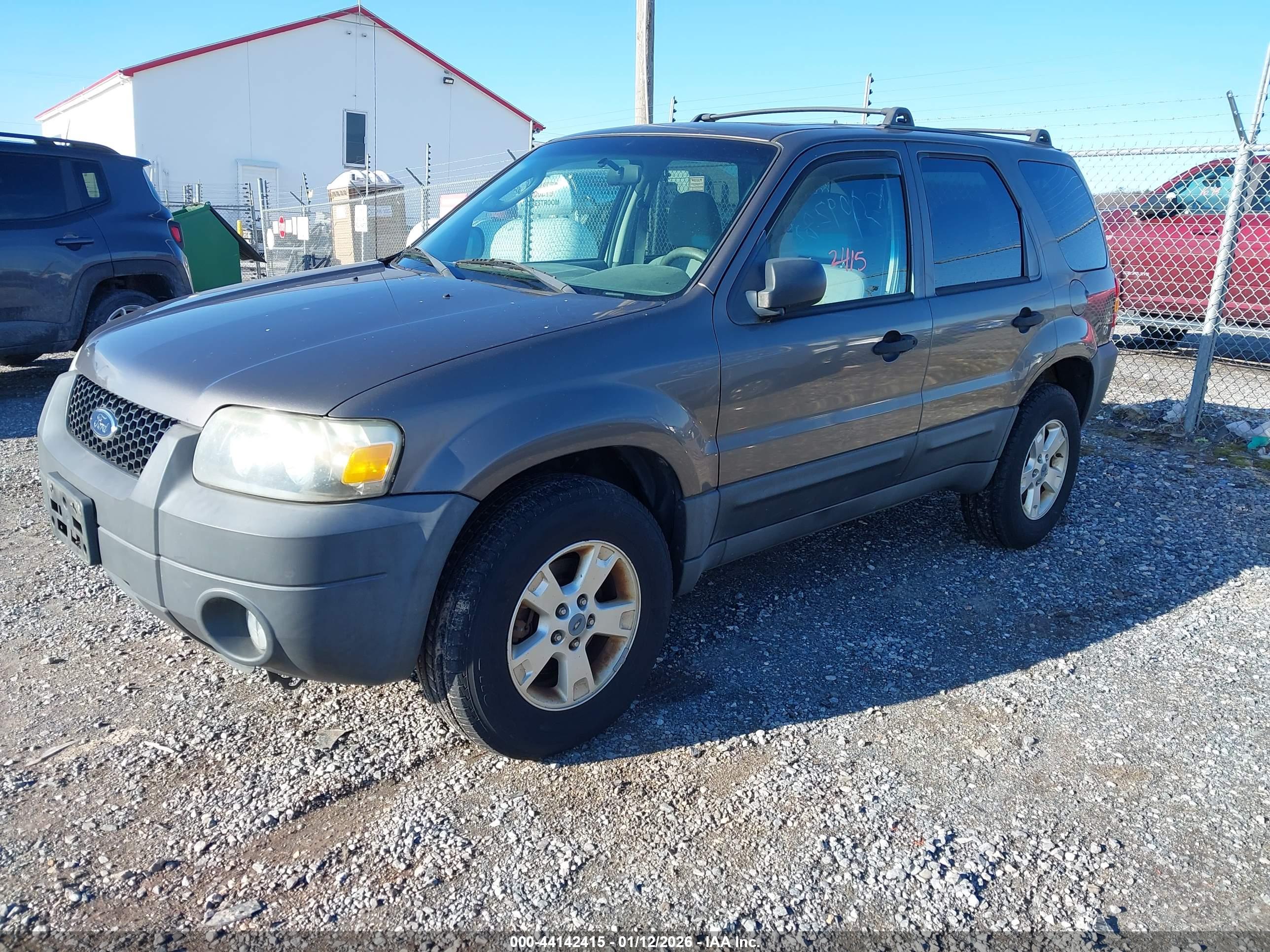 FORD ESCAPE image 2