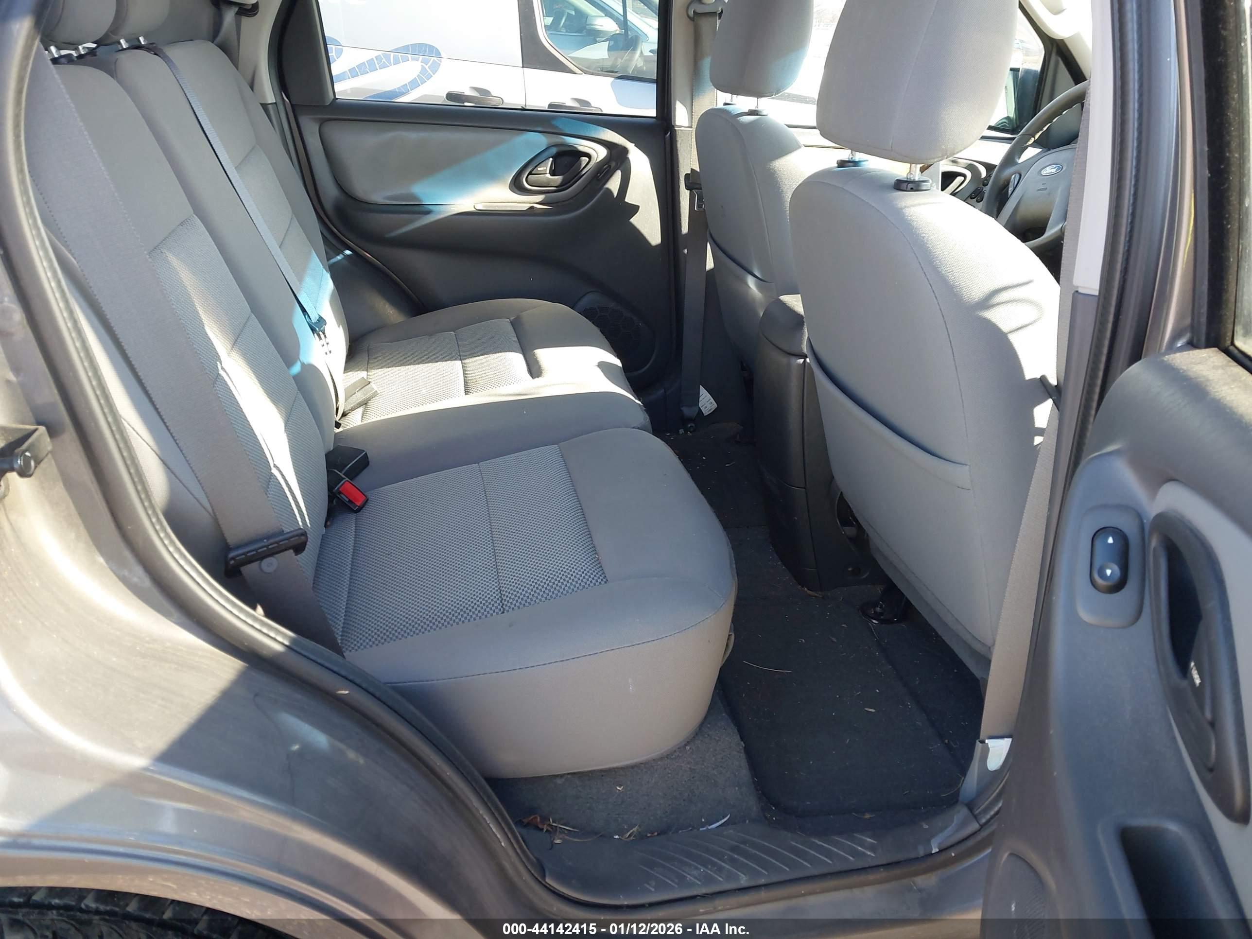 FORD ESCAPE image 8