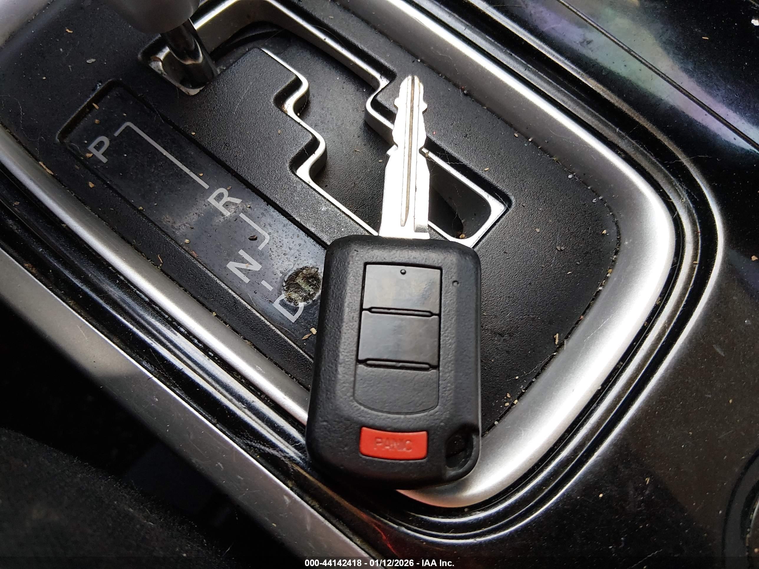 MITSUBISHI OUTLANDER image 11
