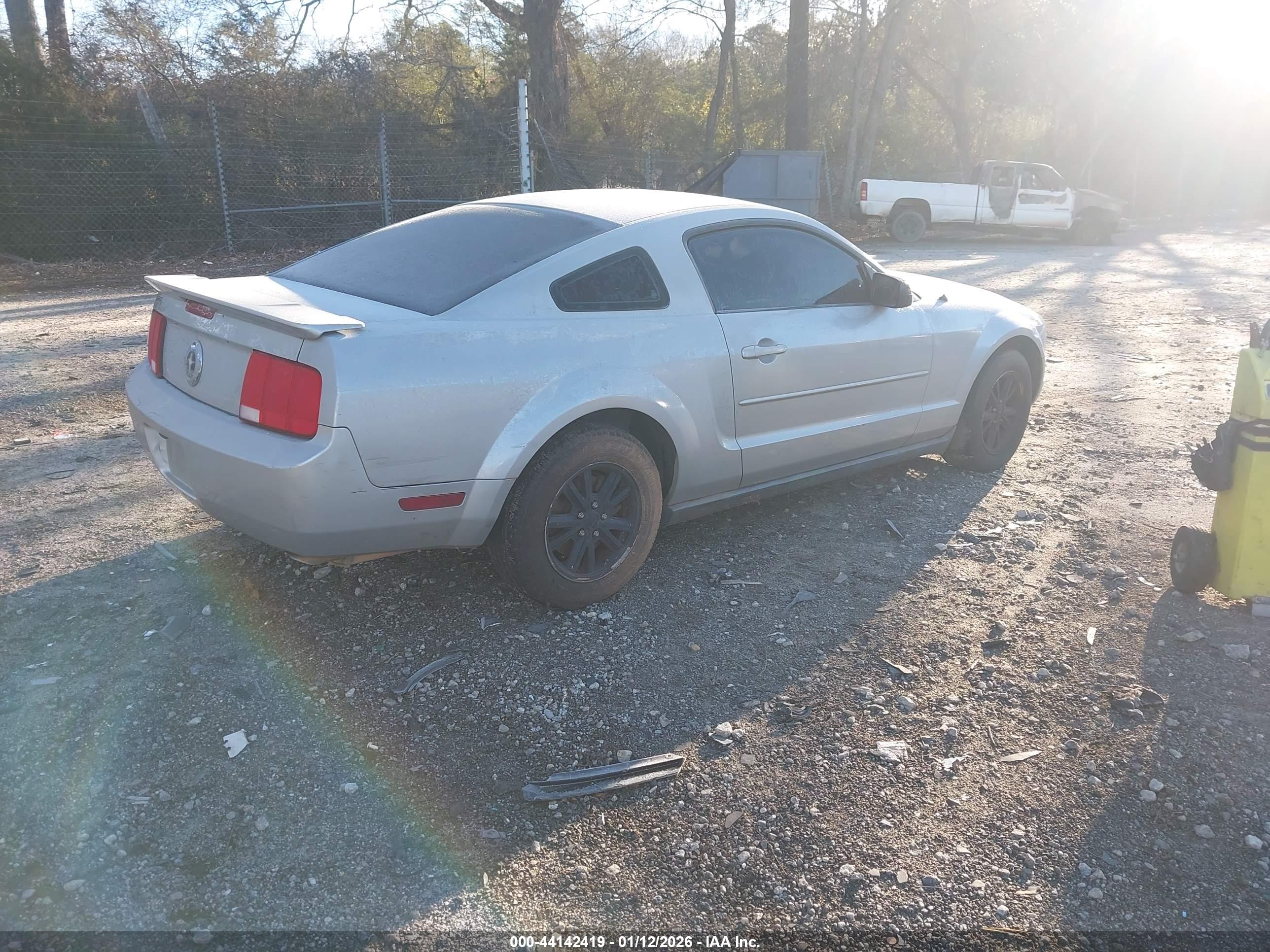 FORD MUSTANG image 4