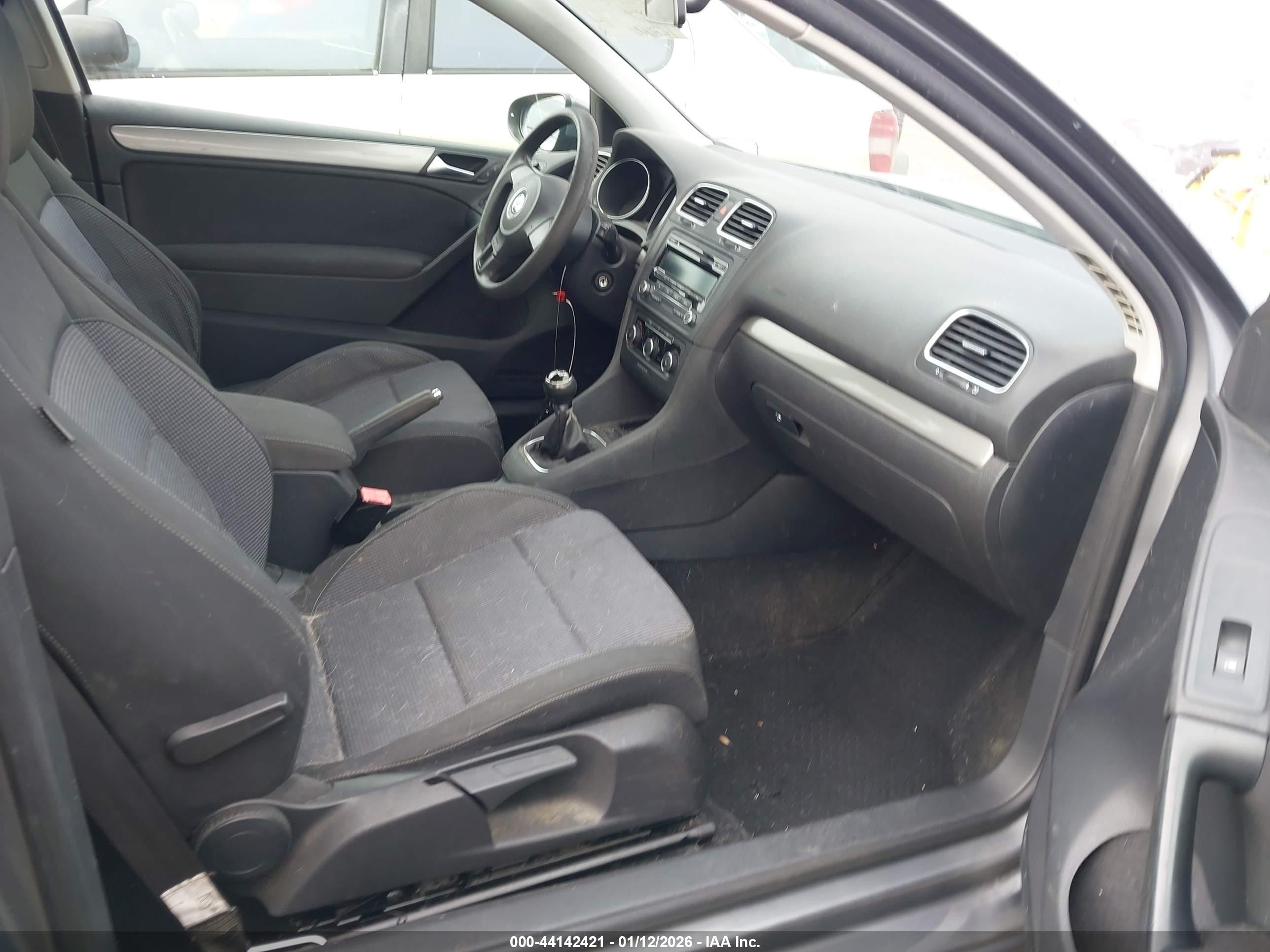 VOLKSWAGEN GOLF image 5