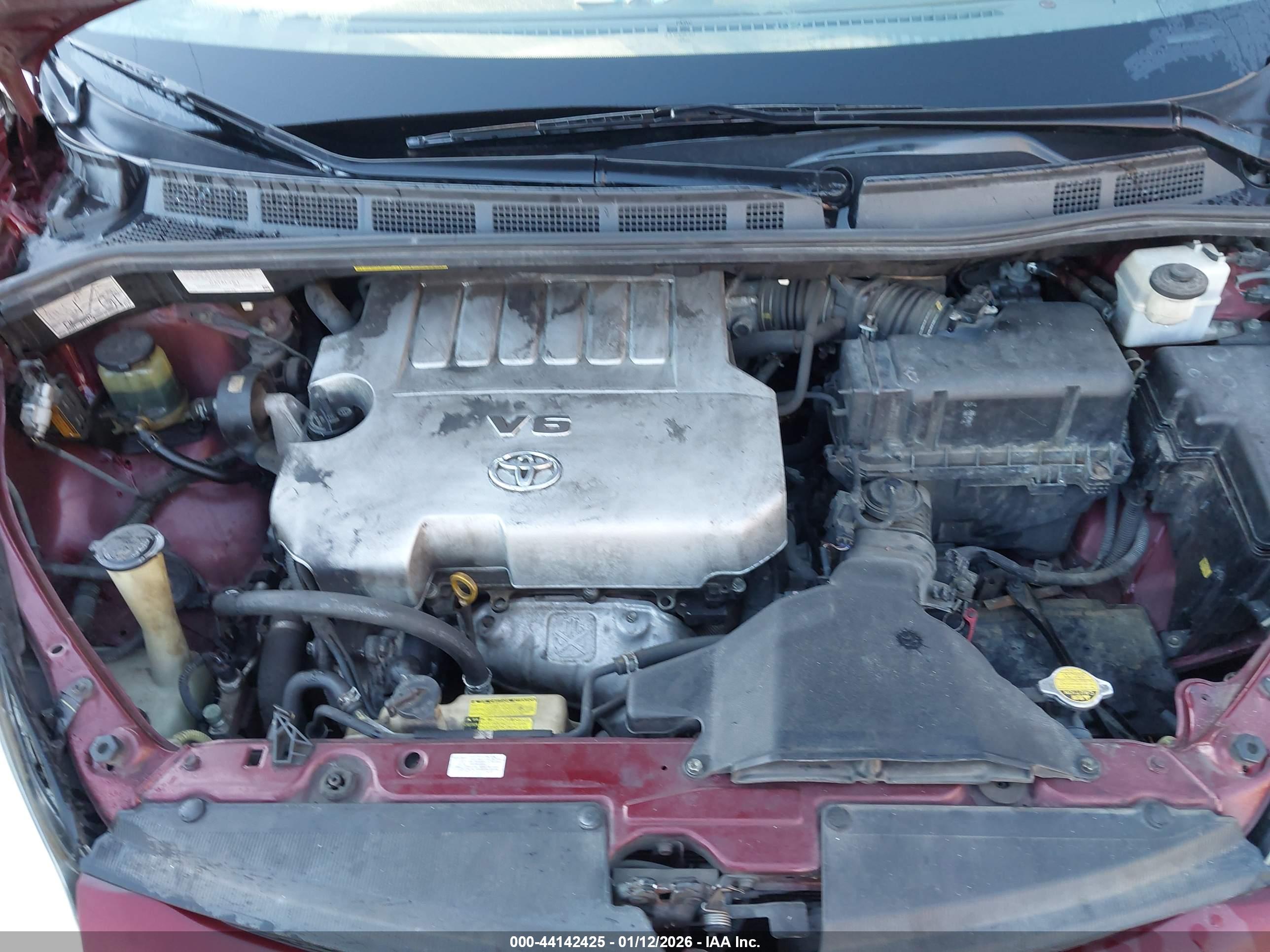 TOYOTA SIENNA image 10