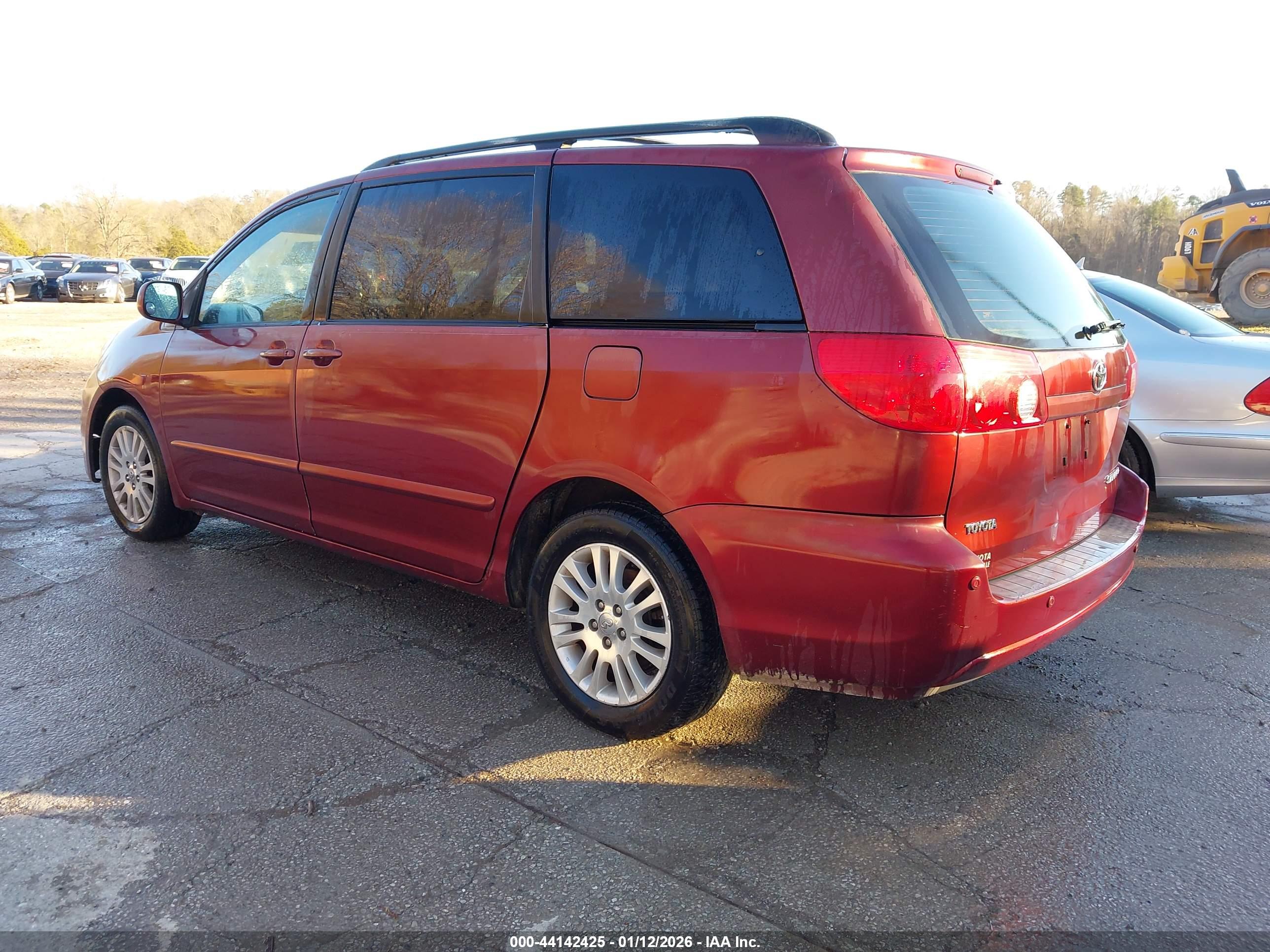TOYOTA SIENNA image 3