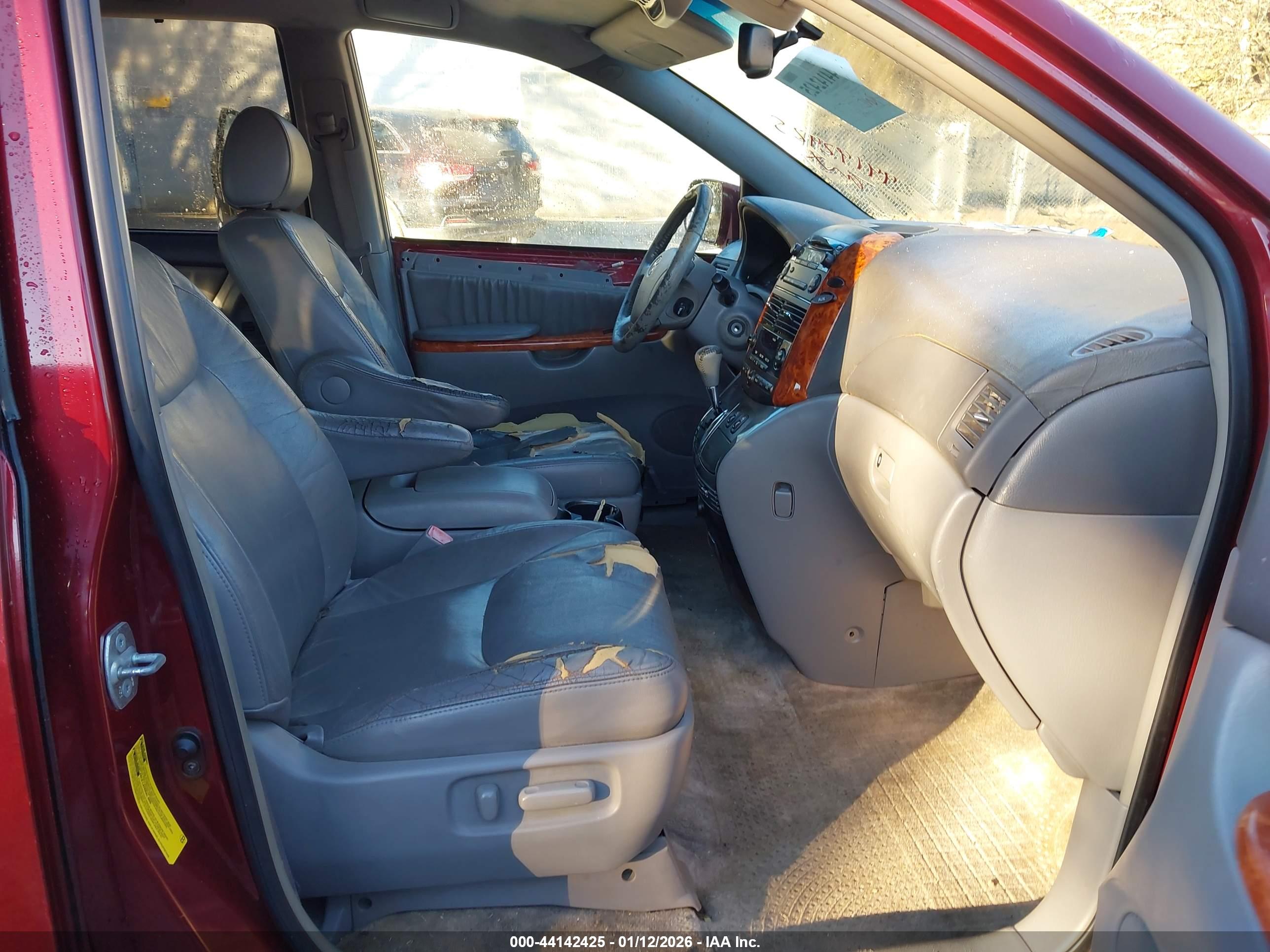 TOYOTA SIENNA image 5